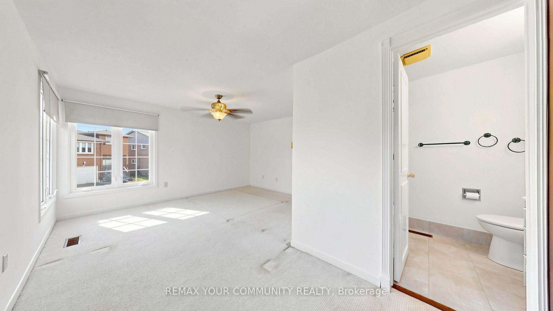 Photo 19 of 59 Robert Hicks Drive, North York, Westminster-Branson — HOMEH