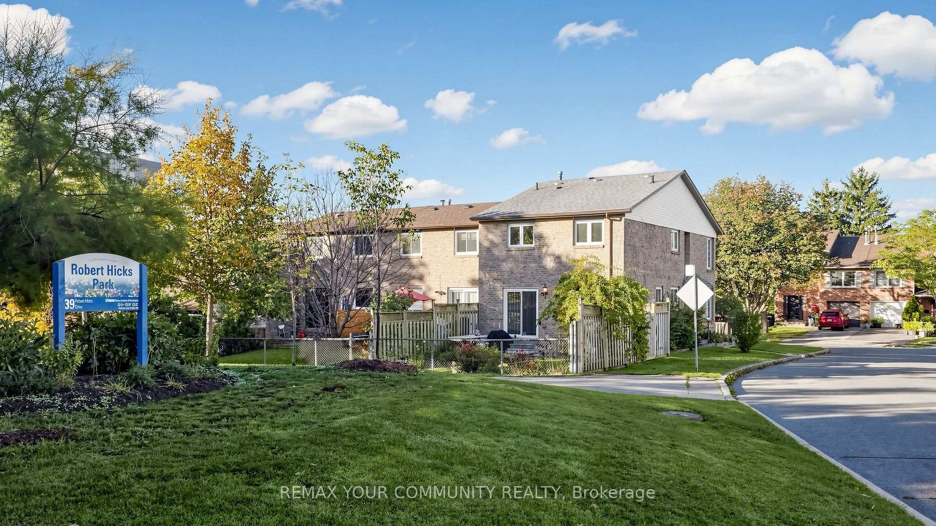 Photo 24 of 59 Robert Hicks Drive, North York, Westminster-Branson — HOMEH