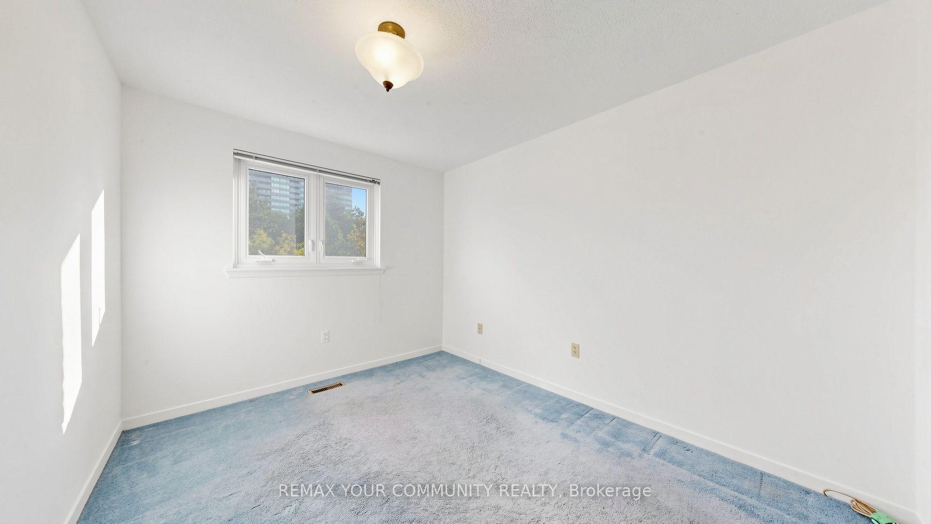 Photo 27 of 59 Robert Hicks Drive, North York, Westminster-Branson — HOMEH