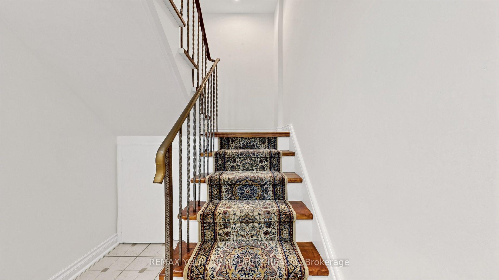 Photo 31 of 59 Robert Hicks Drive, North York, Westminster-Branson — HOMEH