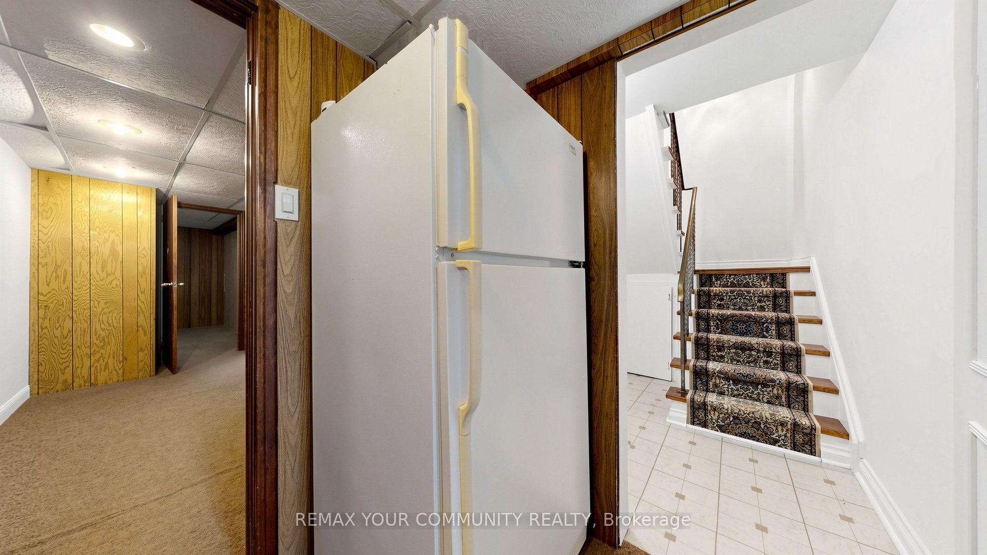 Photo 32 of 59 Robert Hicks Drive, North York, Westminster-Branson — HOMEH