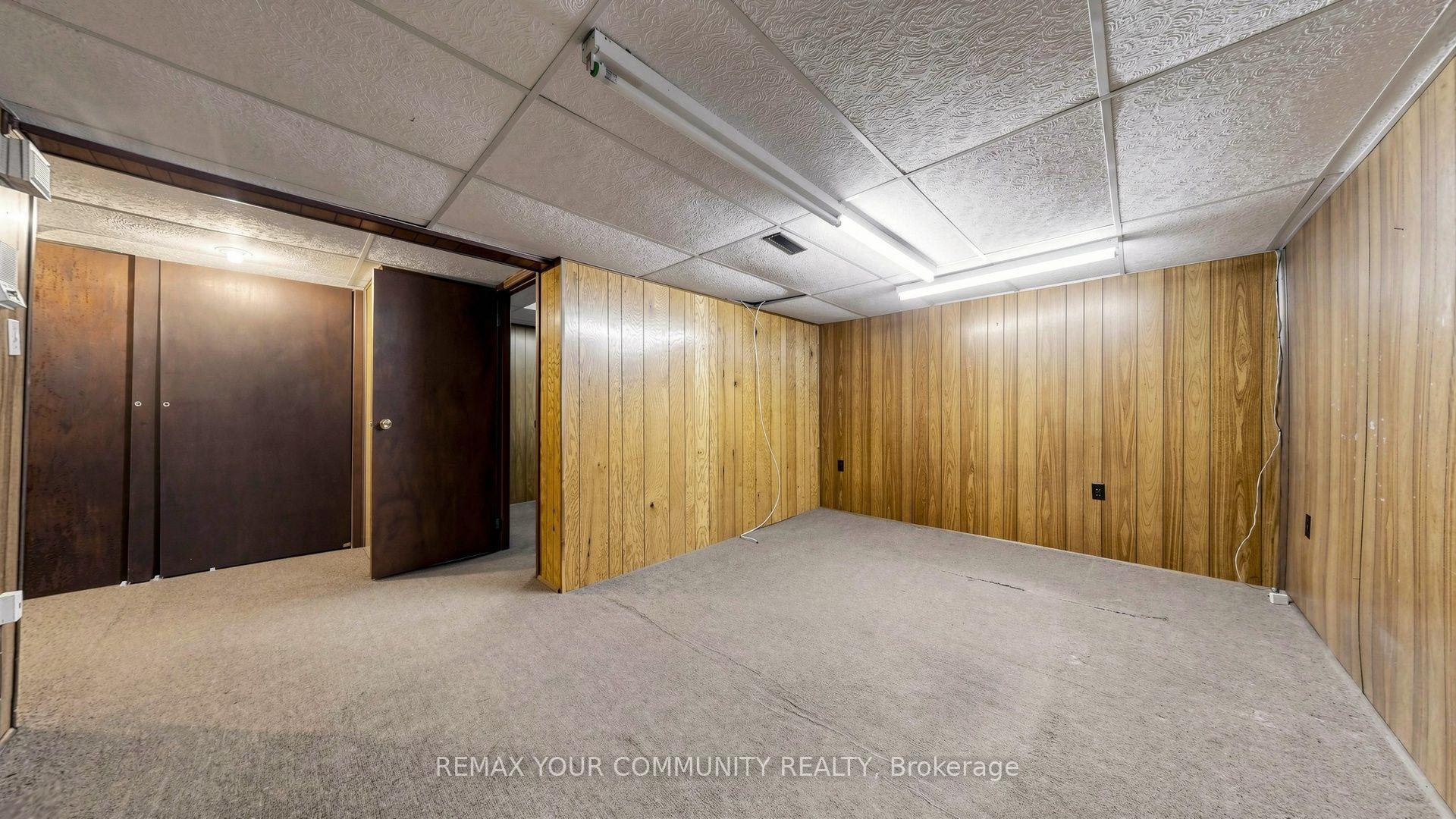 Photo 34 of 59 Robert Hicks Drive, North York, Westminster-Branson — HOMEH