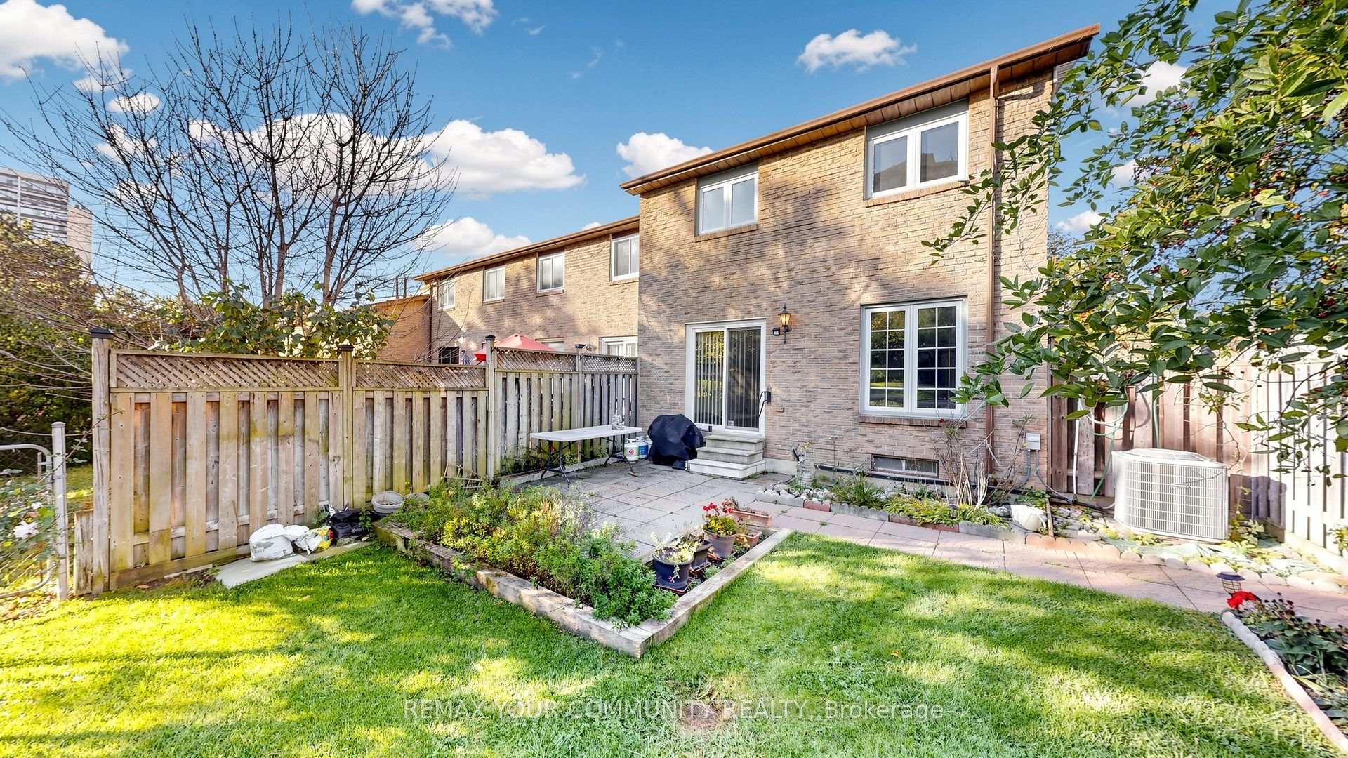 Photo 36 of 59 Robert Hicks Drive, North York, Westminster-Branson — HOMEH