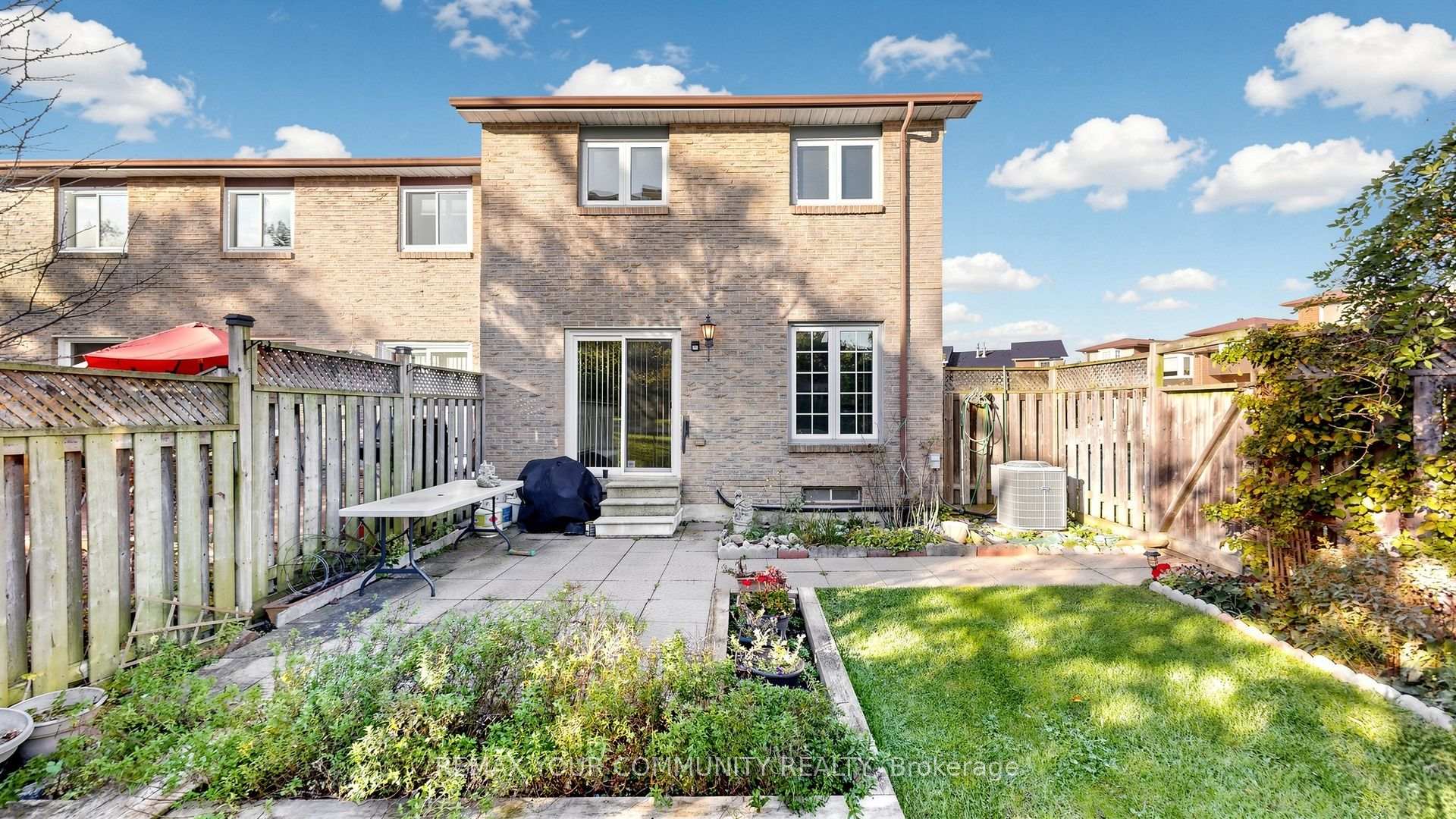 Photo 37 of 59 Robert Hicks Drive, North York, Westminster-Branson — HOMEH