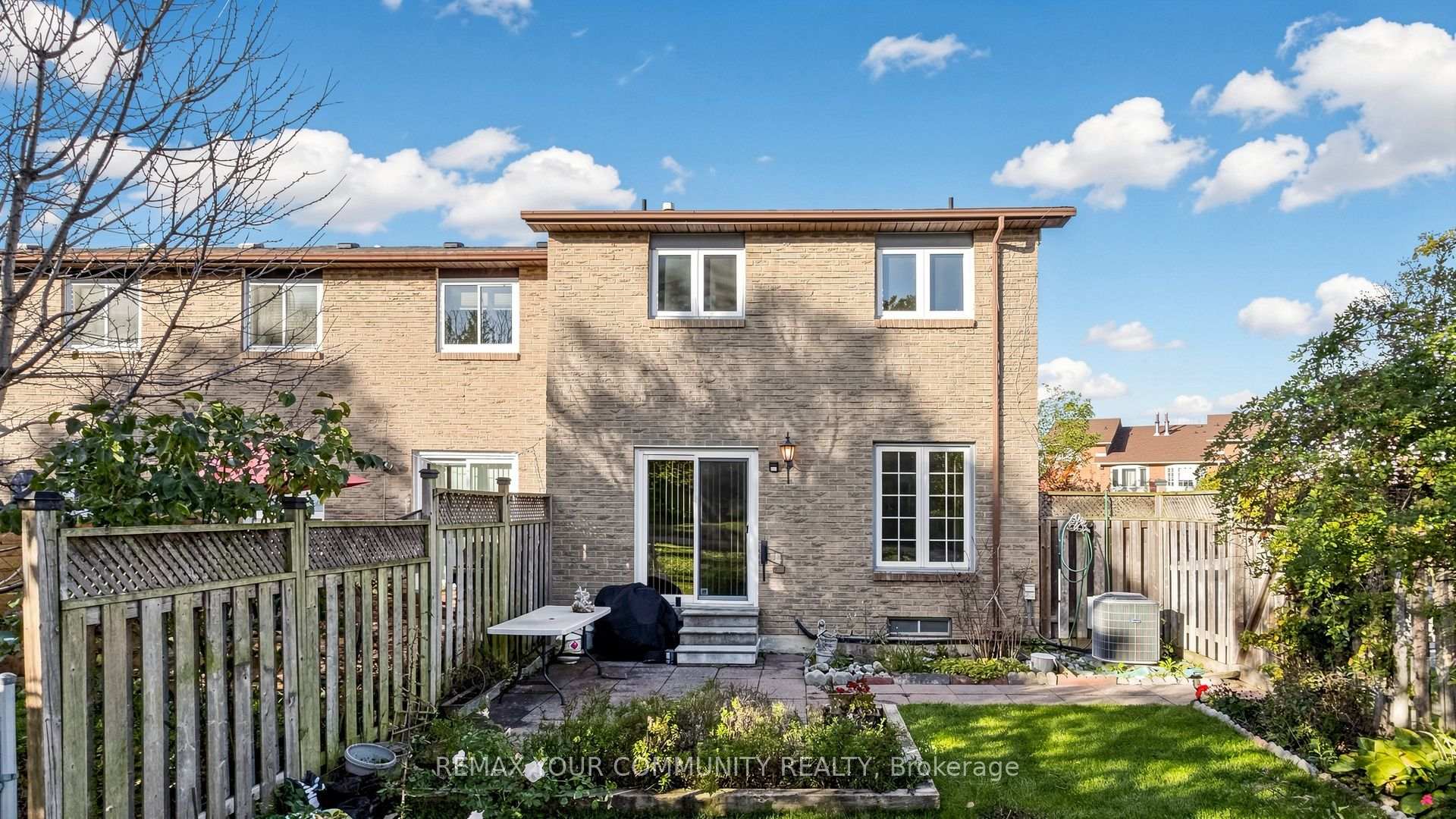 Photo 38 of 59 Robert Hicks Drive, North York, Westminster-Branson — HOMEH