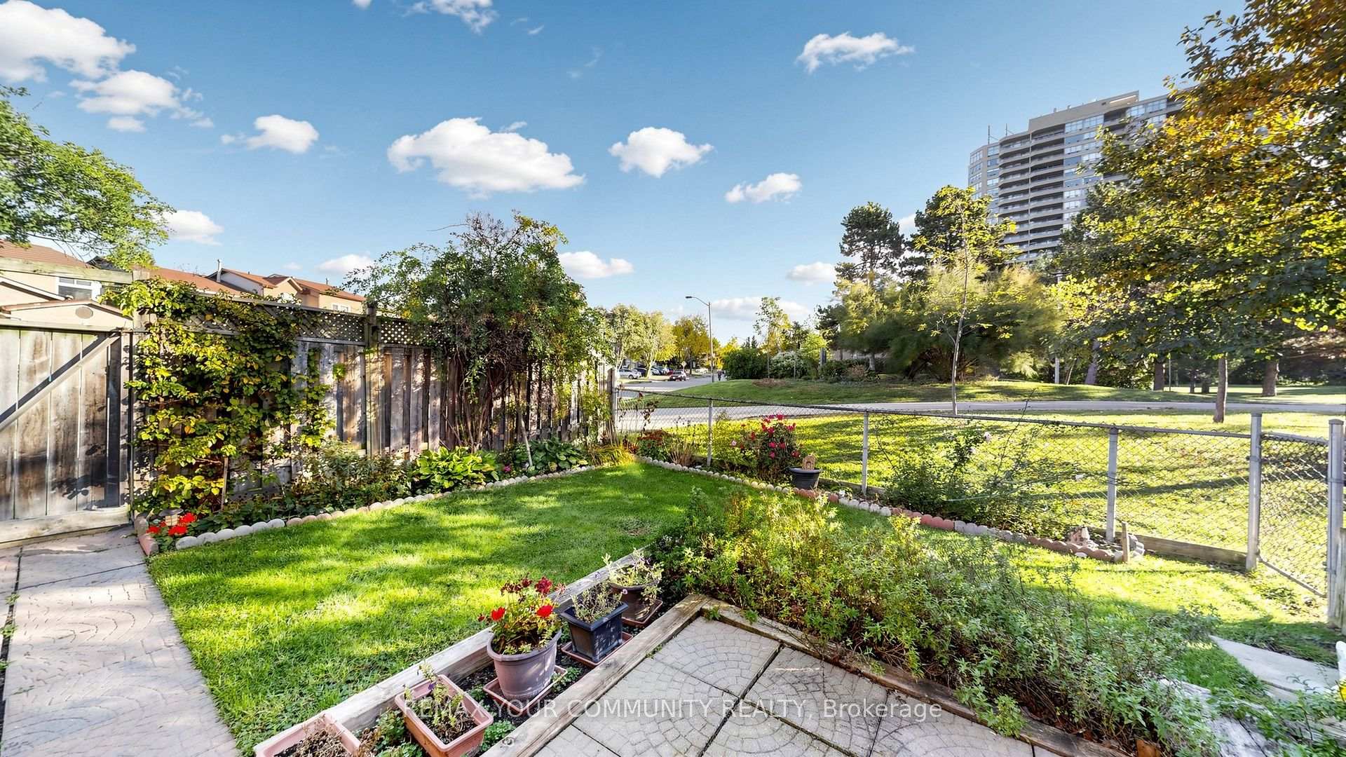 Photo 39 of 59 Robert Hicks Drive, North York, Westminster-Branson — HOMEH