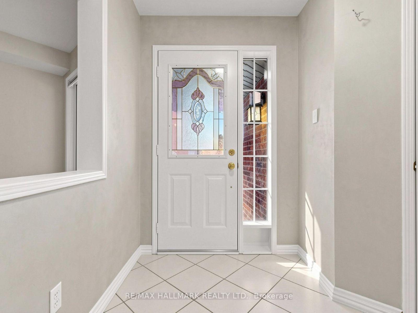 Photo 5 of 416 Heddle Crescent, Newmarket, Stonehaven-Wyndham — HOMEH