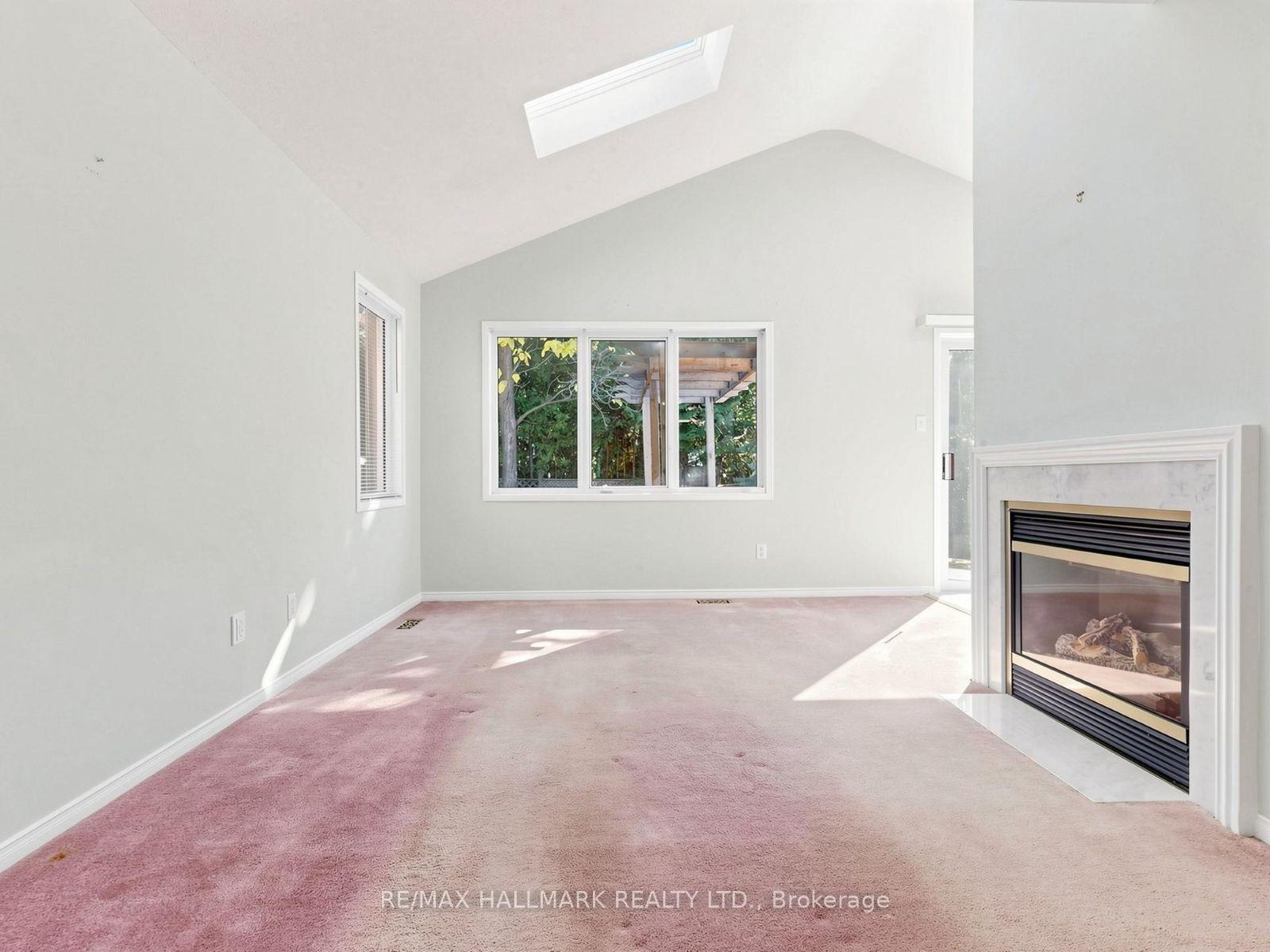 Photo 13 of 416 Heddle Crescent, Newmarket, Stonehaven-Wyndham — HOMEH