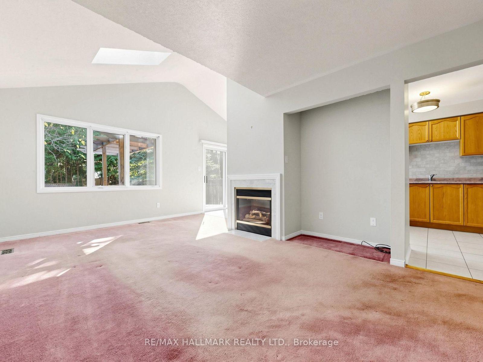 Photo 15 of 416 Heddle Crescent, Newmarket, Stonehaven-Wyndham — HOMEH