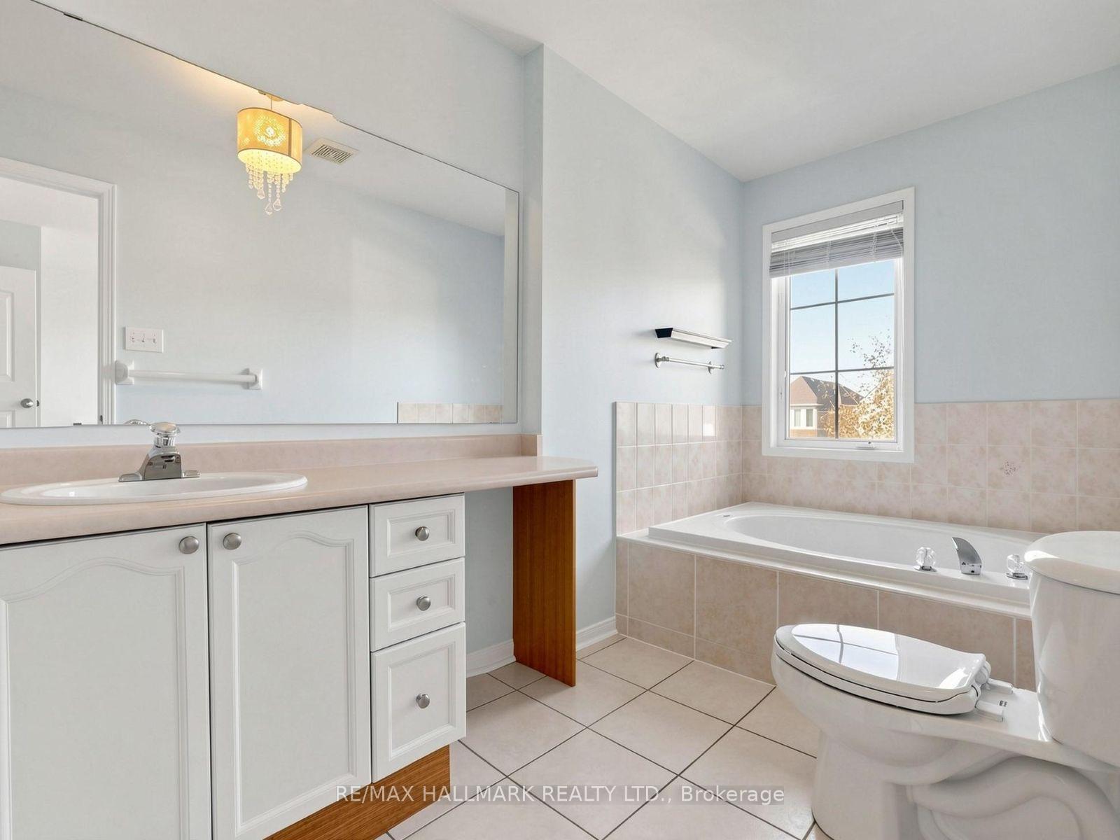 Photo 29 of 416 Heddle Crescent, Newmarket, Stonehaven-Wyndham — HOMEH