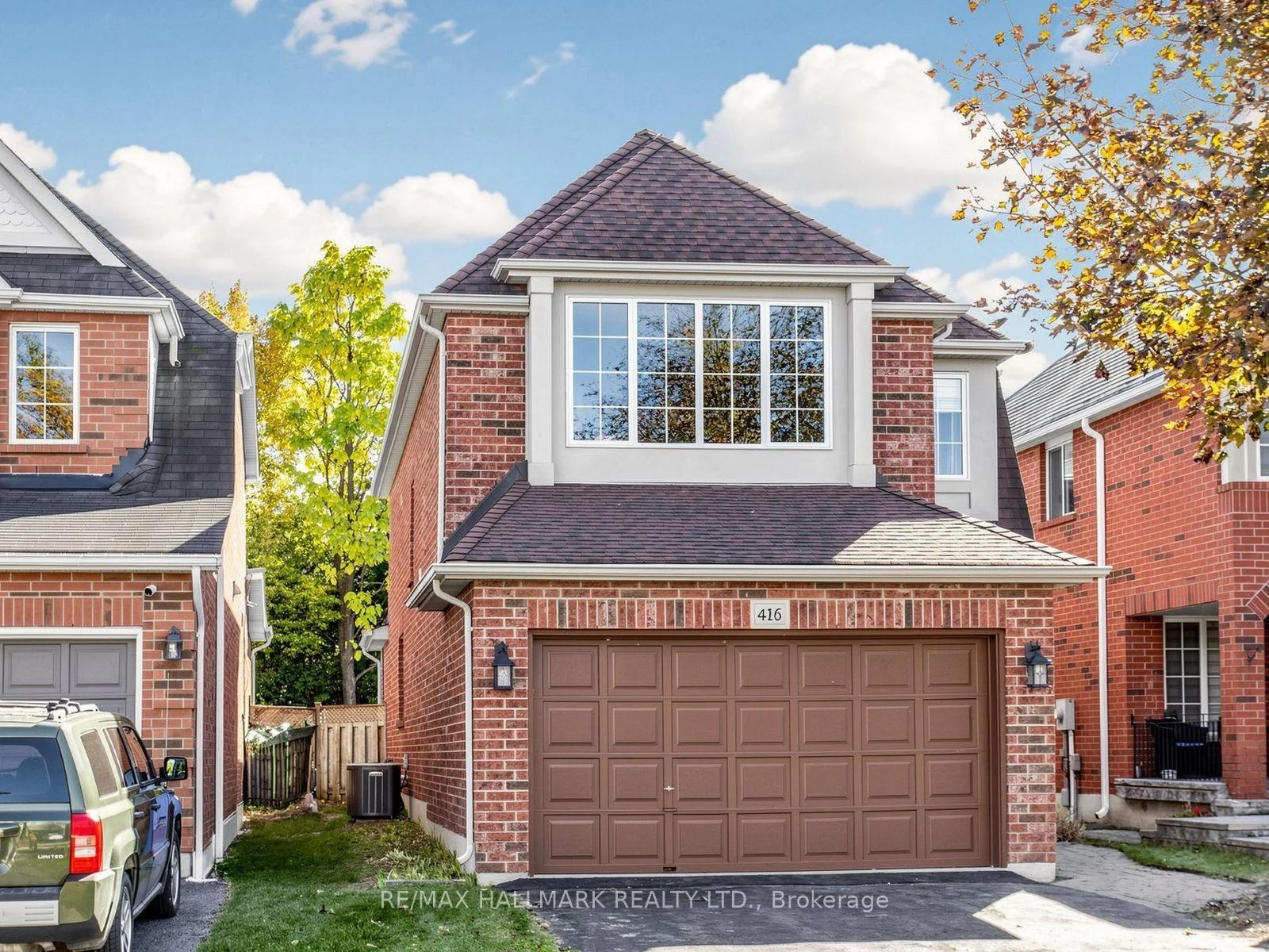 Photo 2 of 416 Heddle Crescent, Newmarket, Stonehaven-Wyndham — HOMEH