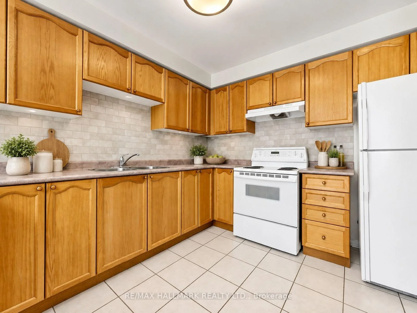 Photo 22 of 416 Heddle Crescent, Newmarket, Stonehaven-Wyndham — HOMEH