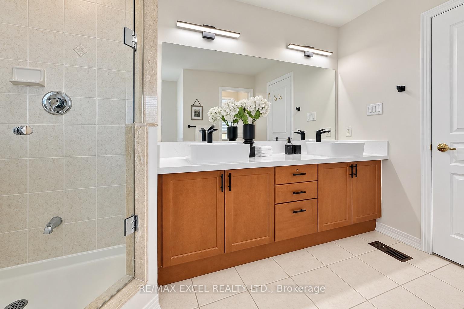 Photo 23 of 35 Stoneheath Crescent, Markham, Cachet — HOMEH