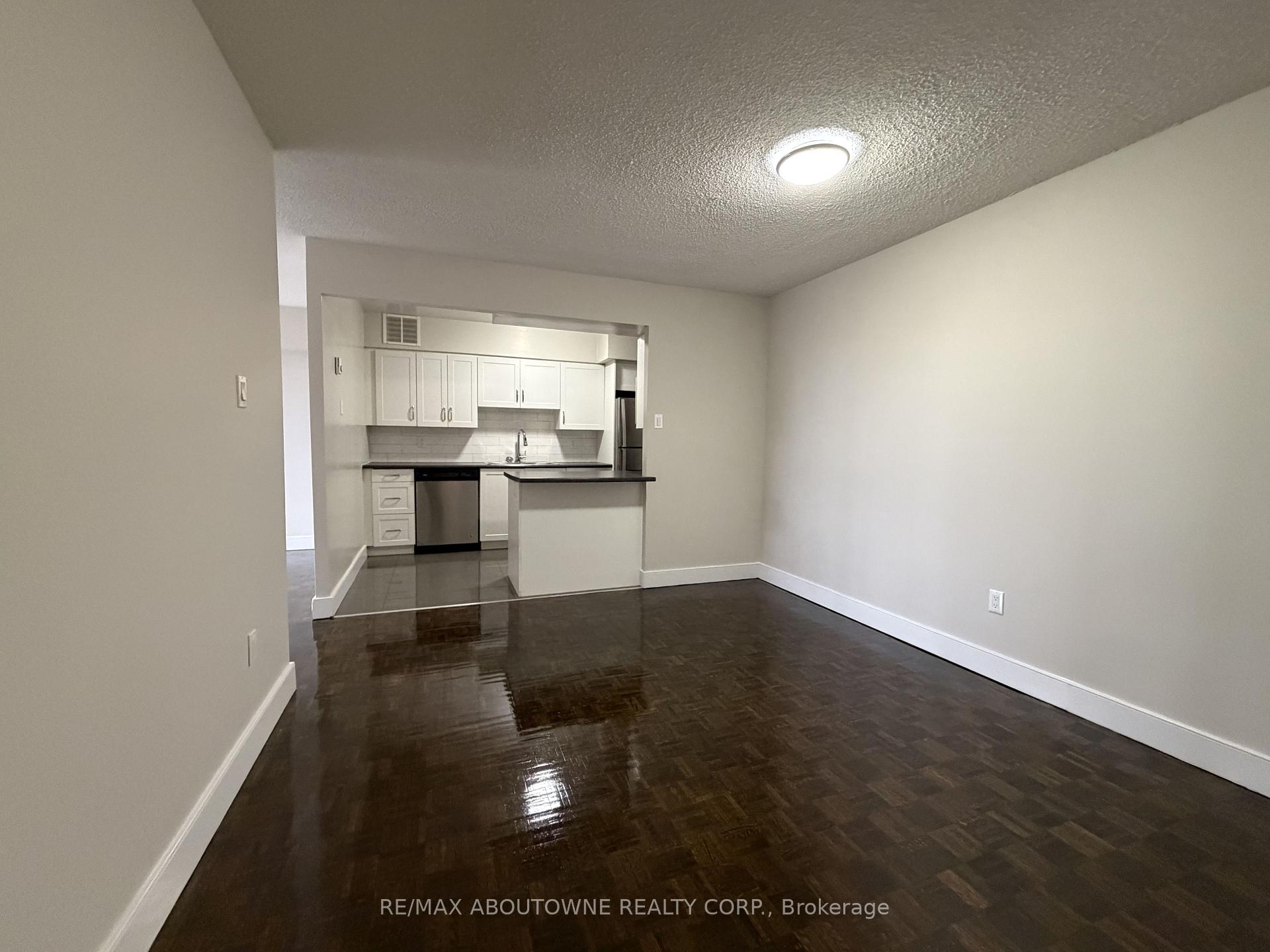 Photo 2 of Unit 310, 145 Wellington Street W, Aurora, Aurora Village — HOMEH