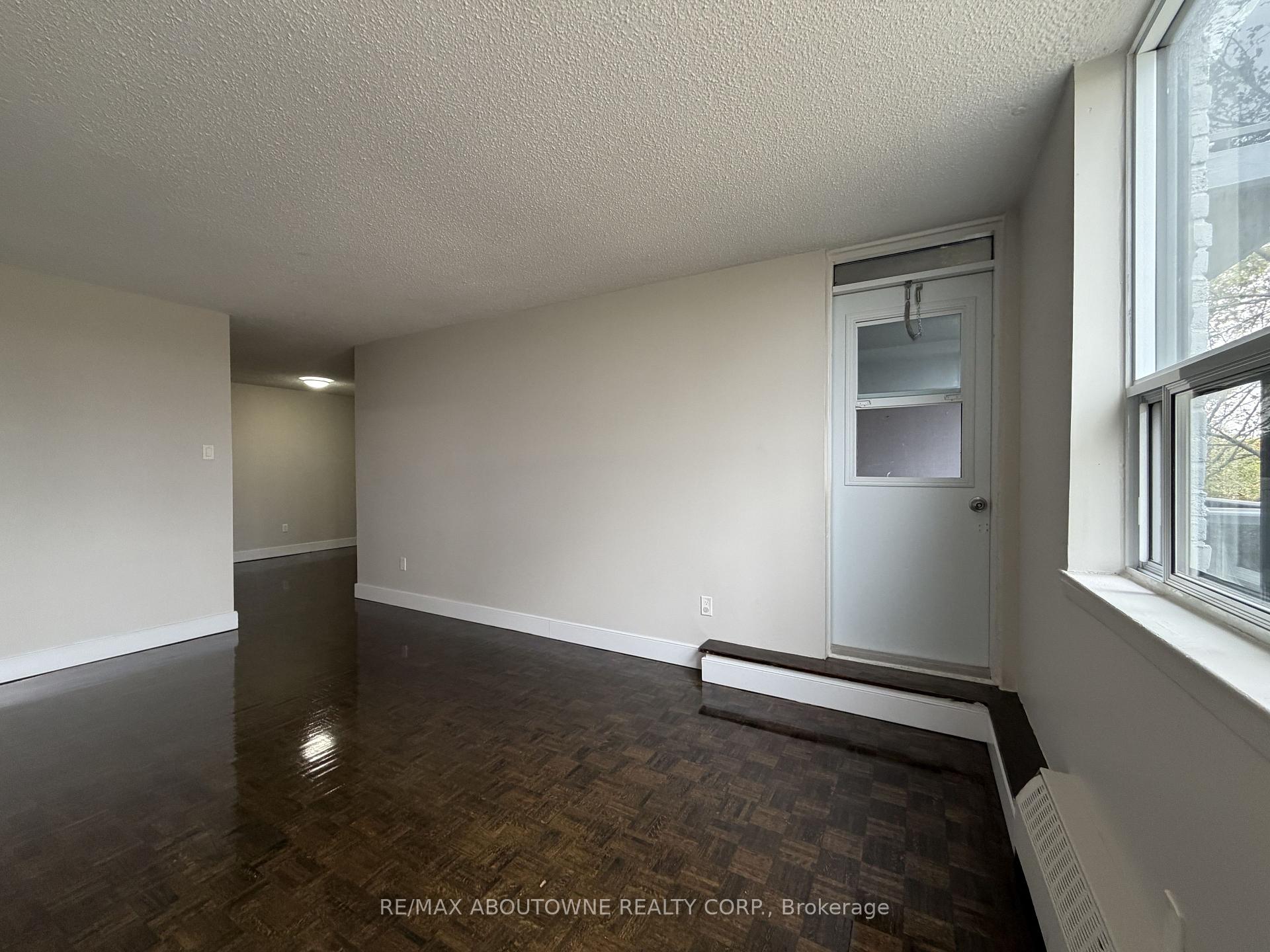 Photo 4 of Unit 310, 145 Wellington Street W, Aurora, Aurora Village — HOMEH
