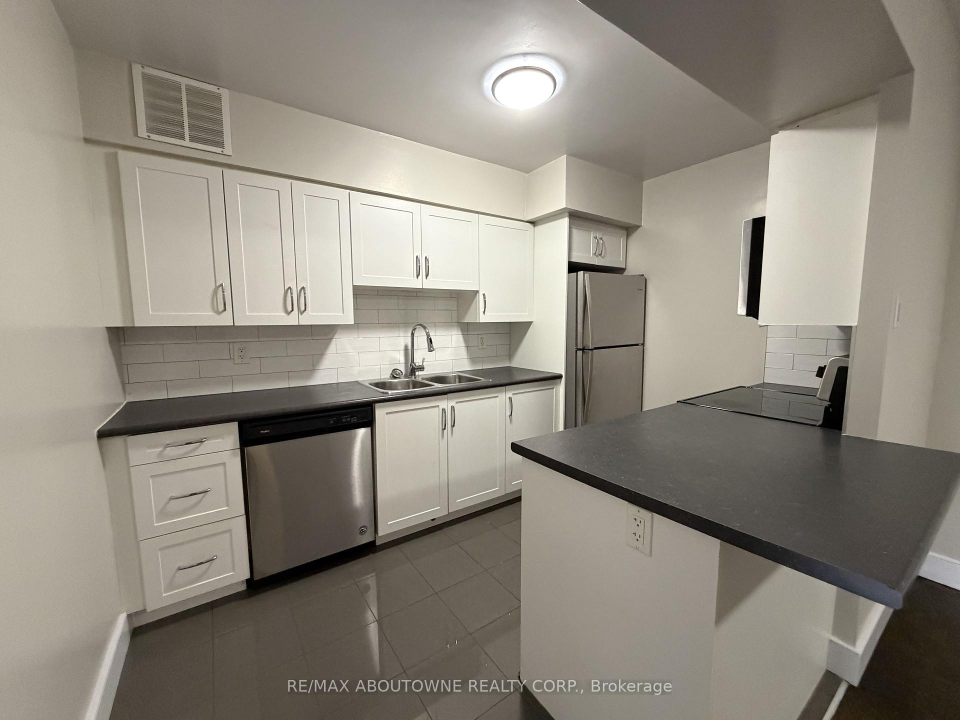 Photo 5 of Unit 310, 145 Wellington Street W, Aurora, Aurora Village — HOMEH