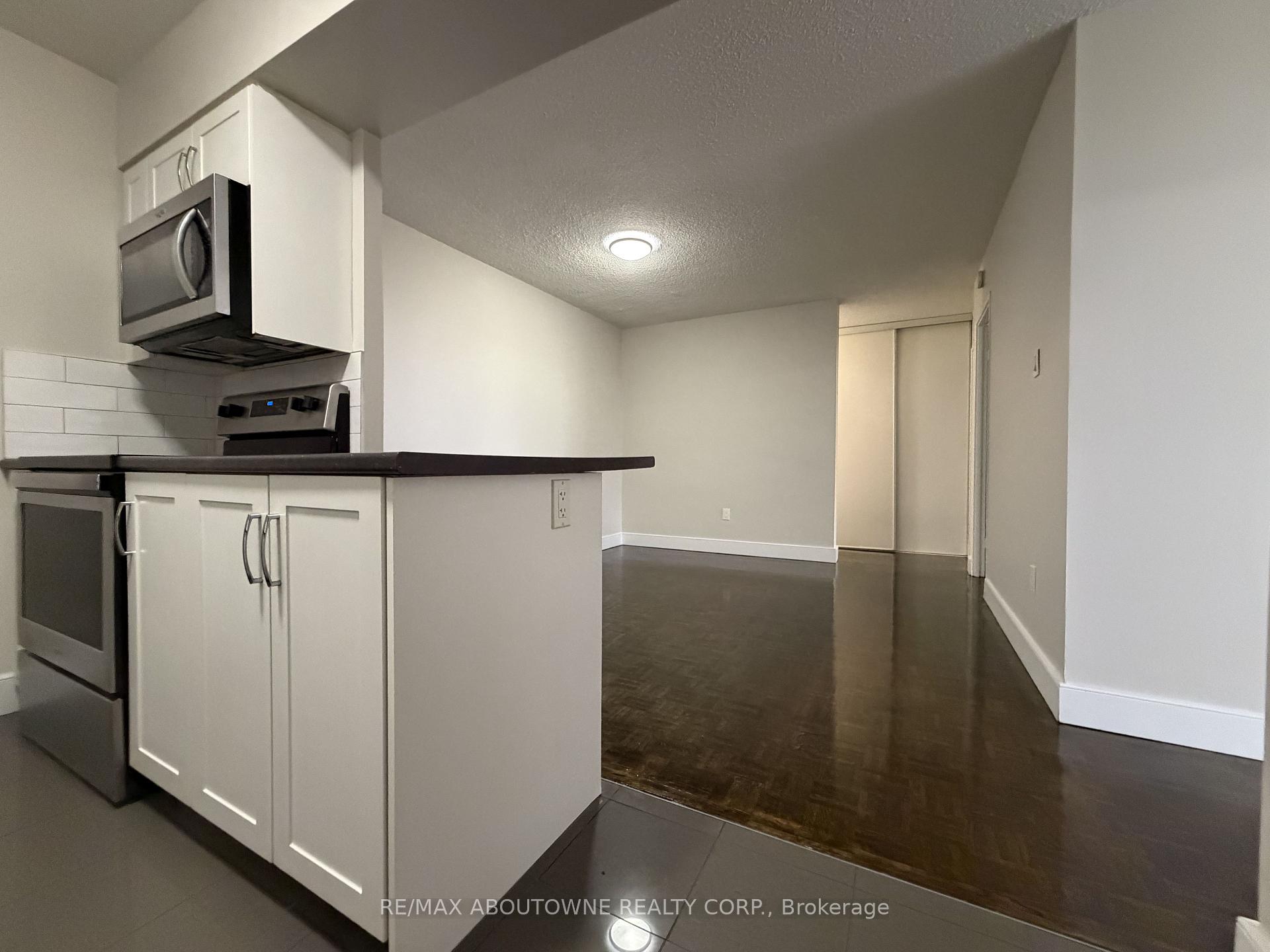 Photo 6 of Unit 310, 145 Wellington Street W, Aurora, Aurora Village — HOMEH