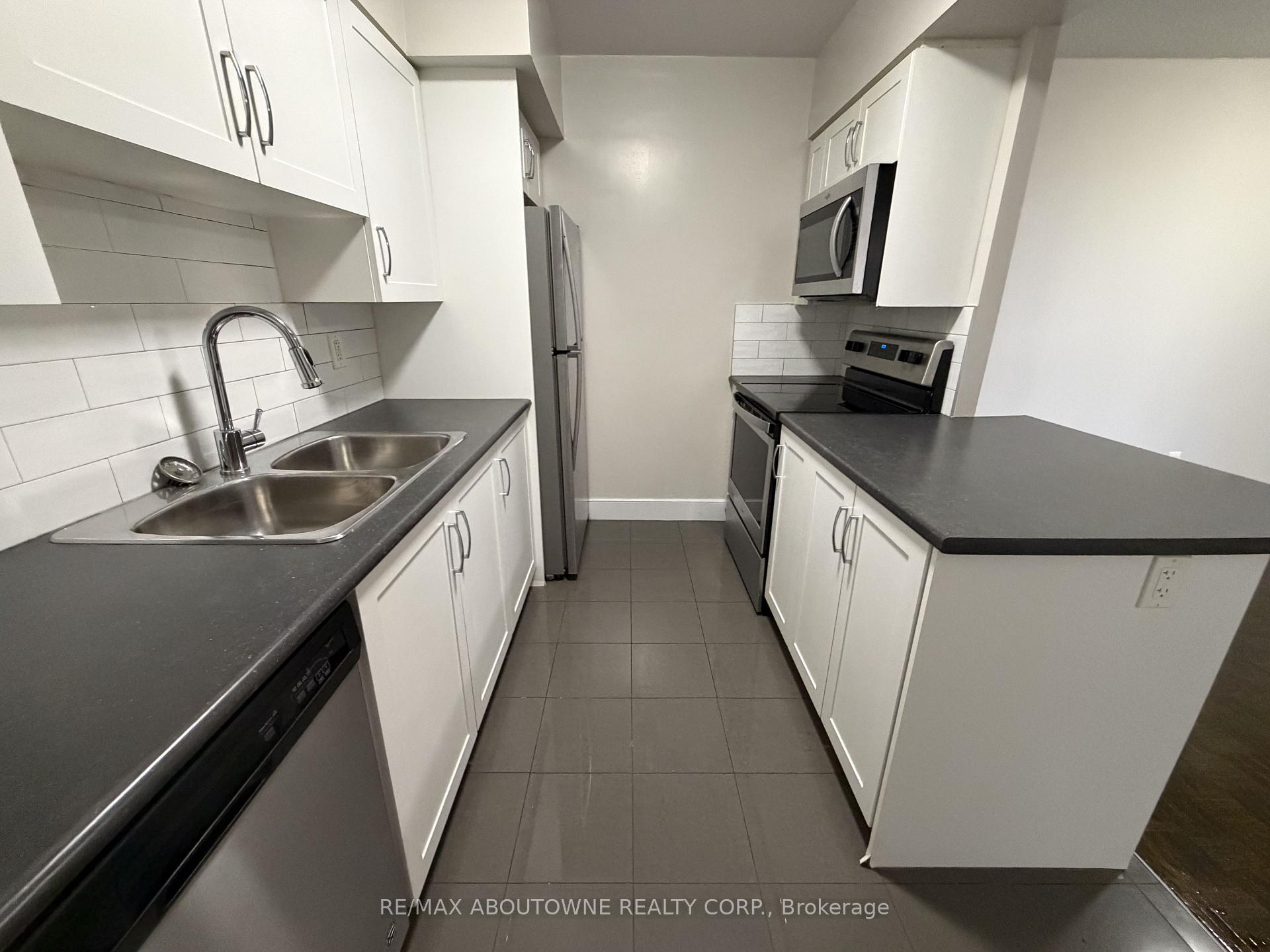 Photo 7 of Unit 310, 145 Wellington Street W, Aurora, Aurora Village — HOMEH