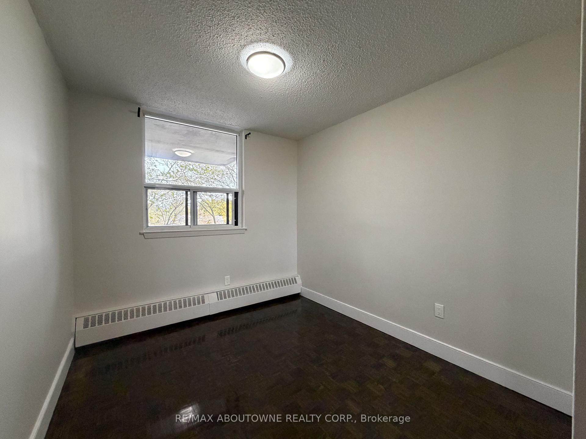 Photo 8 of Unit 310, 145 Wellington Street W, Aurora, Aurora Village — HOMEH