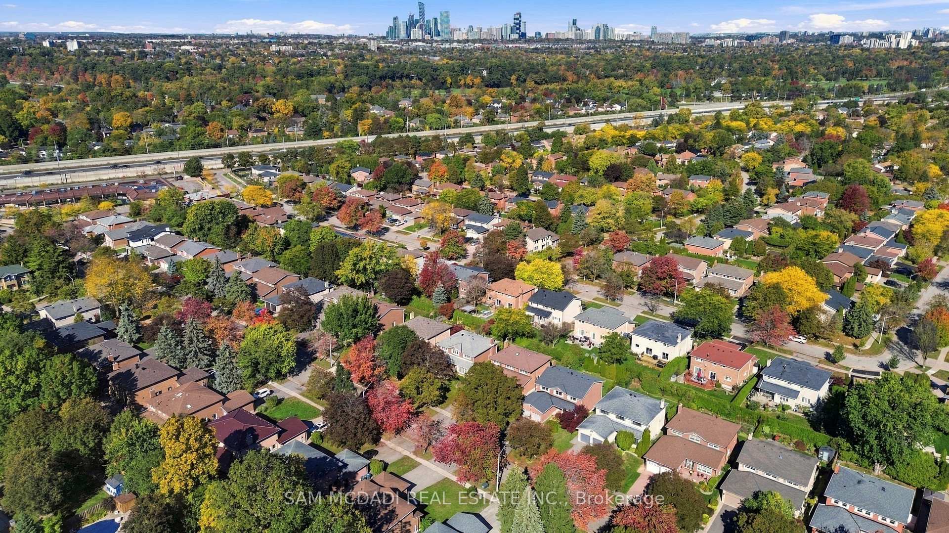 Photo 3 of 1138 Vanier Drive, Mississauga, Lorne Park — HOMEH