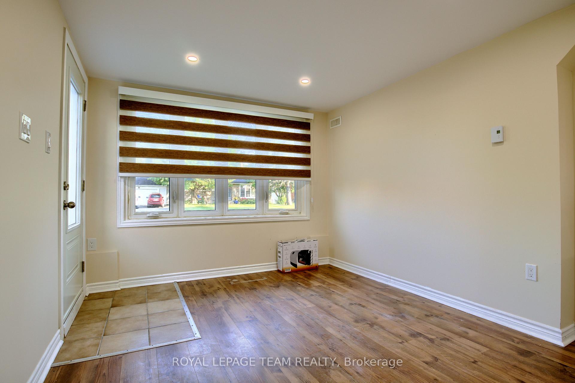 Photo 3 of Unit B, 31 Pritchard Drive, Ottawa, Manordale — HOMEH