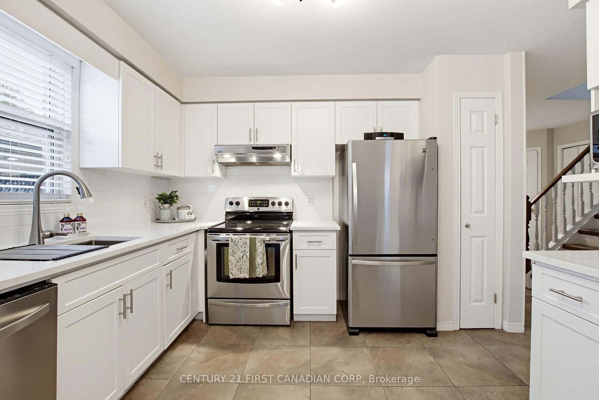 Photo 15 of 10 Exmouth Drive, London, East I — HOMEH