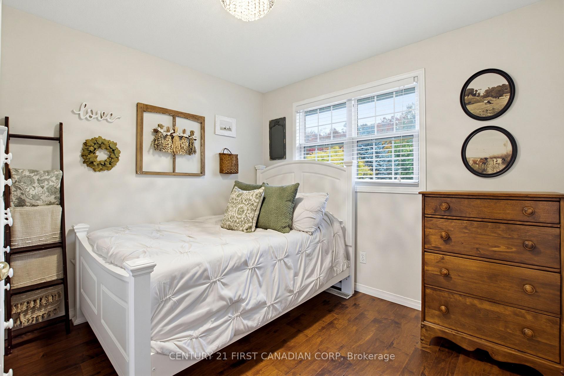 Photo 24 of 10 Exmouth Drive, London, East I — HOMEH