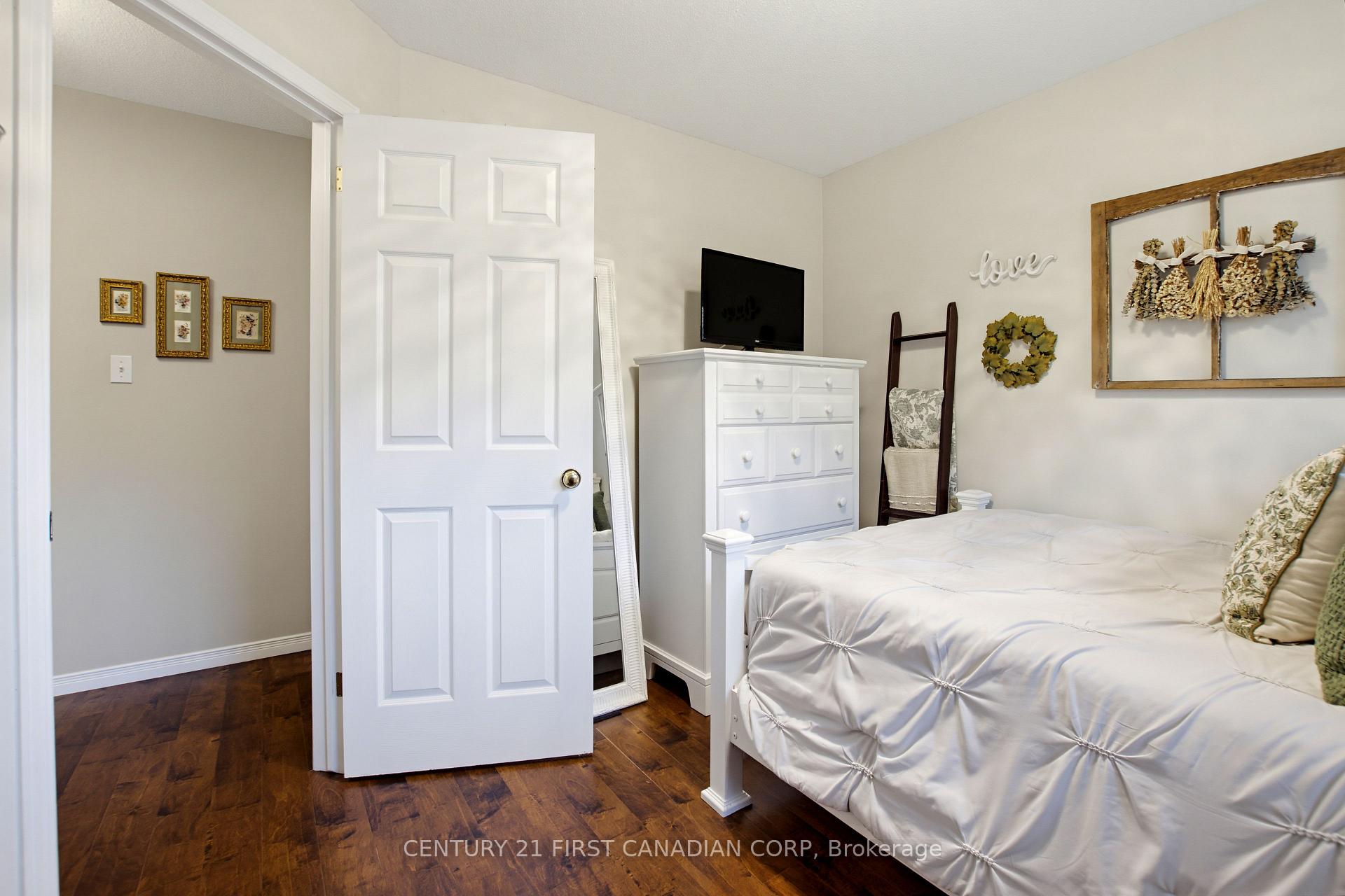 Photo 25 of 10 Exmouth Drive, London, East I — HOMEH