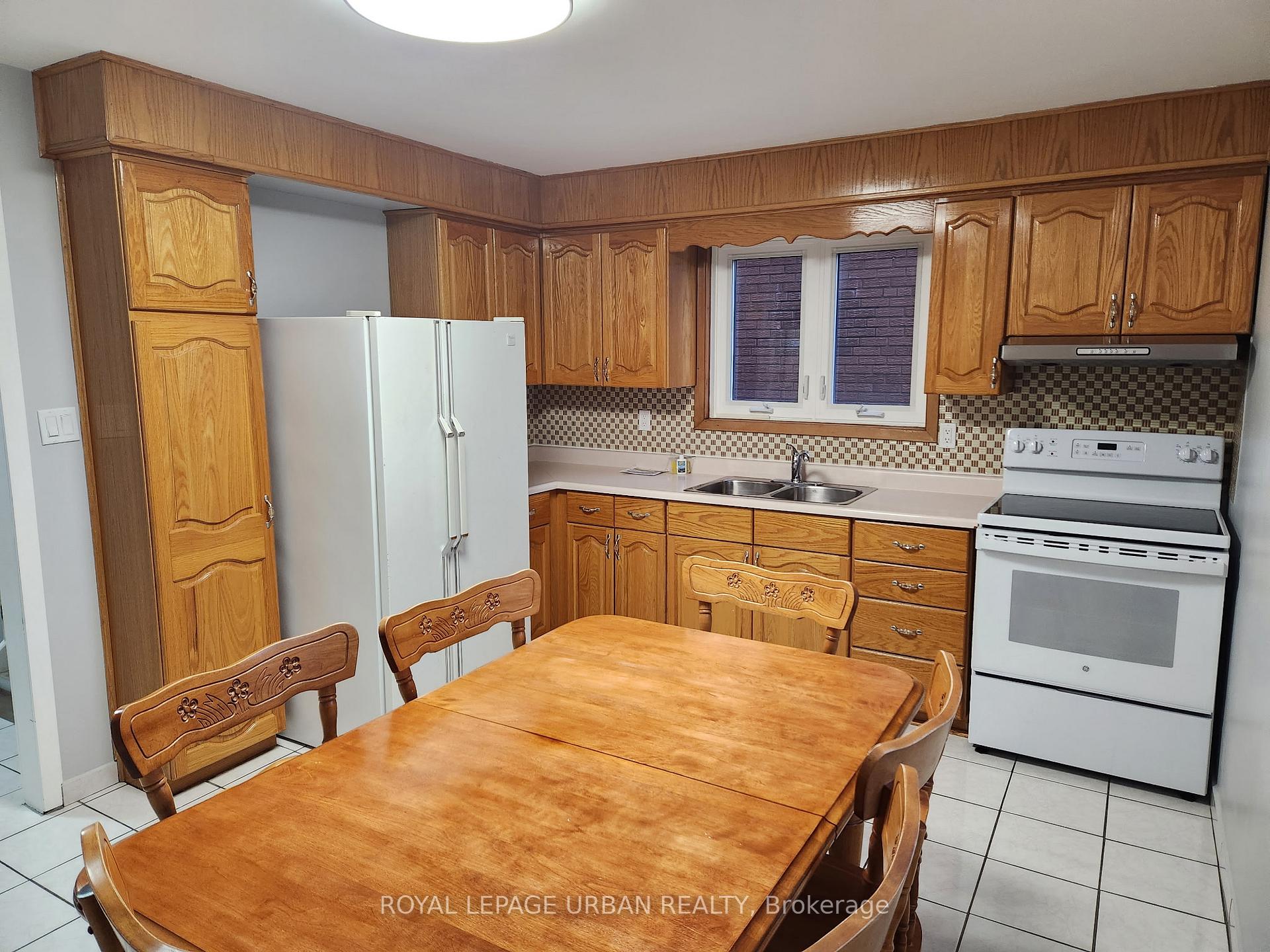 Photo 6 of 32 Virginia Avenue, Toronto, Danforth Village-East York — HOMEH