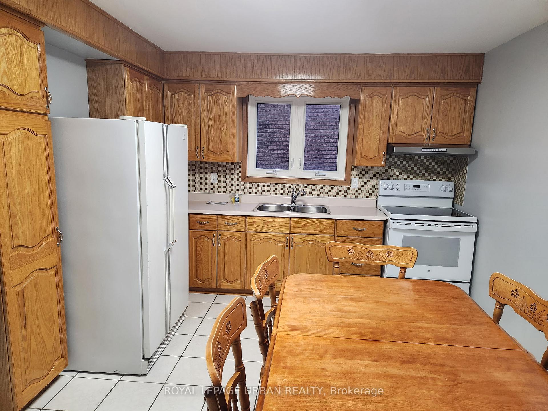 Photo 7 of 32 Virginia Avenue, Toronto, Danforth Village-East York — HOMEH