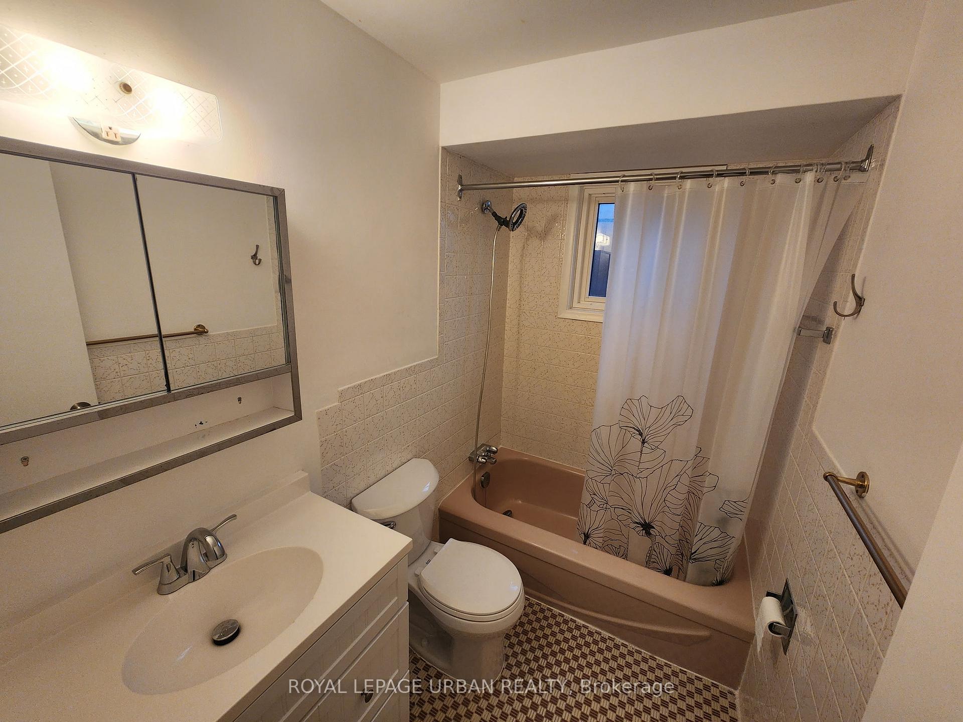 Photo 11 of 32 Virginia Avenue, Toronto, Danforth Village-East York — HOMEH