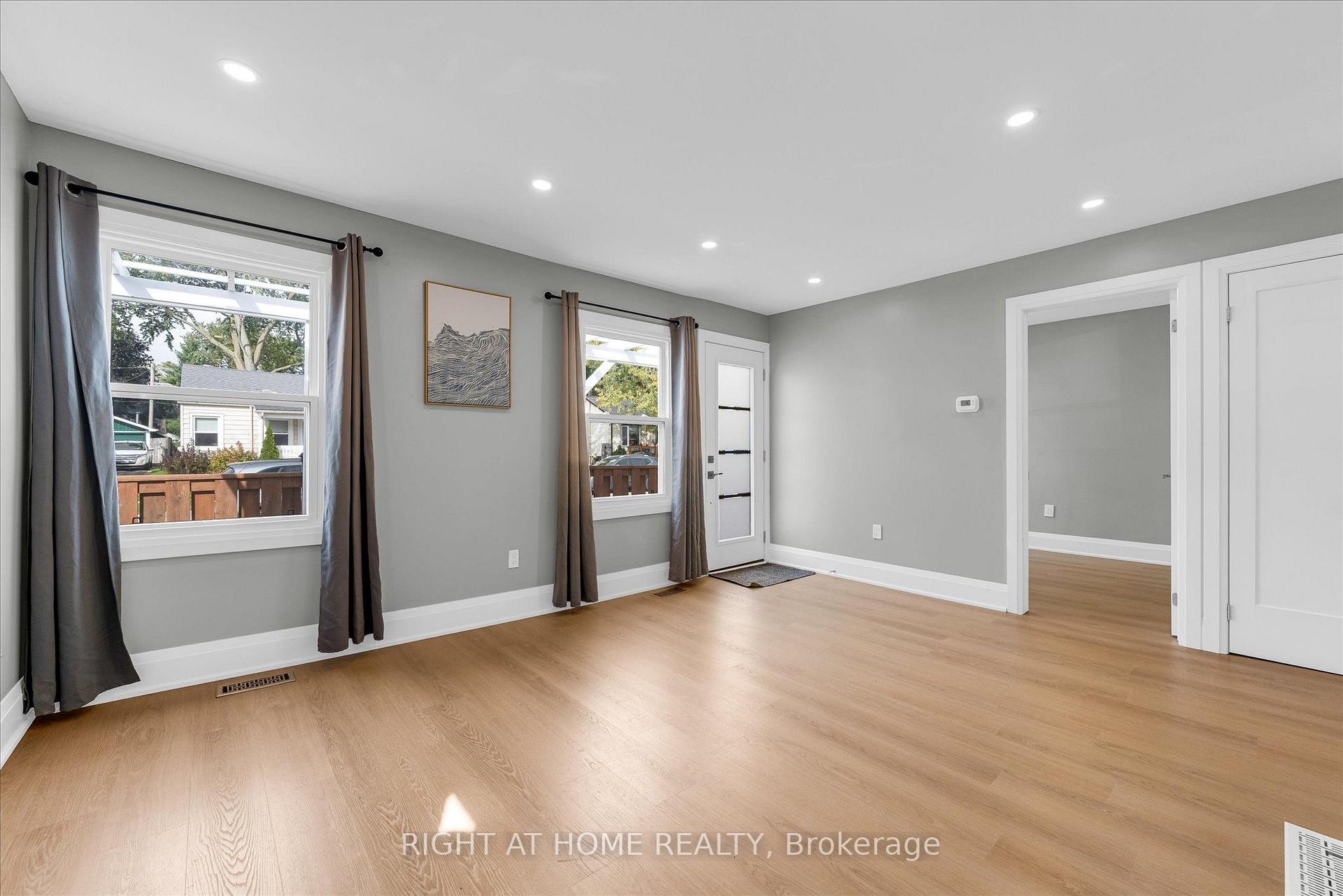 Photo 4 of 6310 Skinner Street, Niagara Falls, Arad/Fallsview — HOMEH