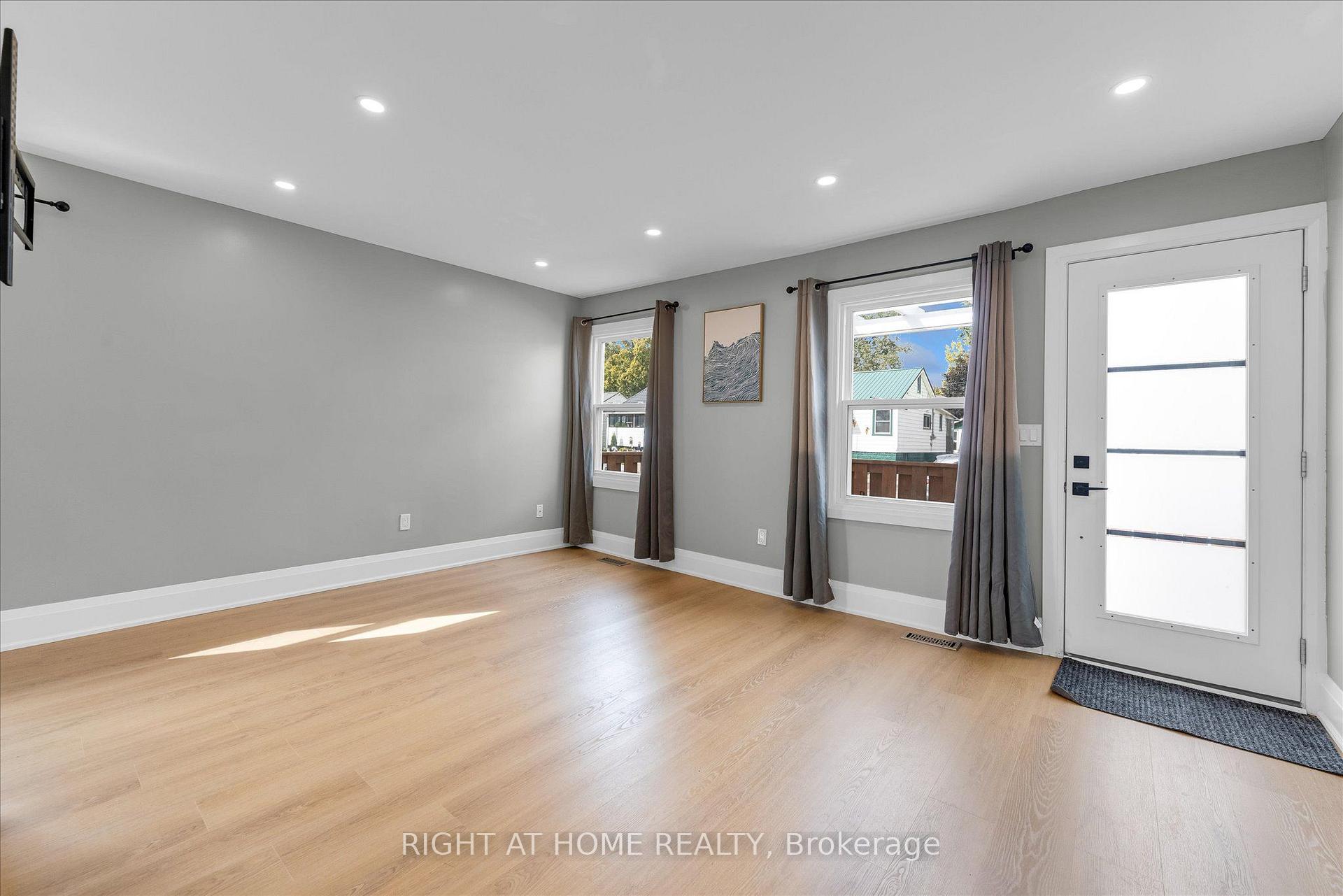Photo 5 of 6310 Skinner Street, Niagara Falls, Arad/Fallsview — HOMEH