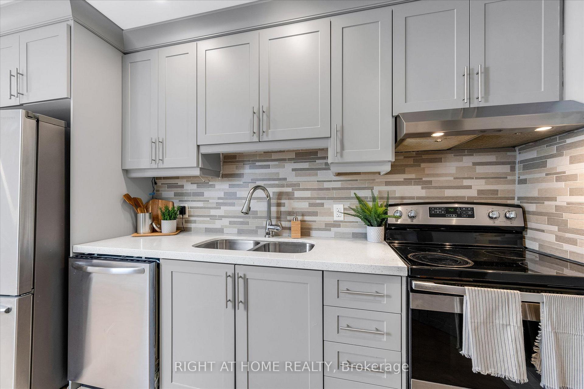 Photo 10 of 6310 Skinner Street, Niagara Falls, Arad/Fallsview — HOMEH