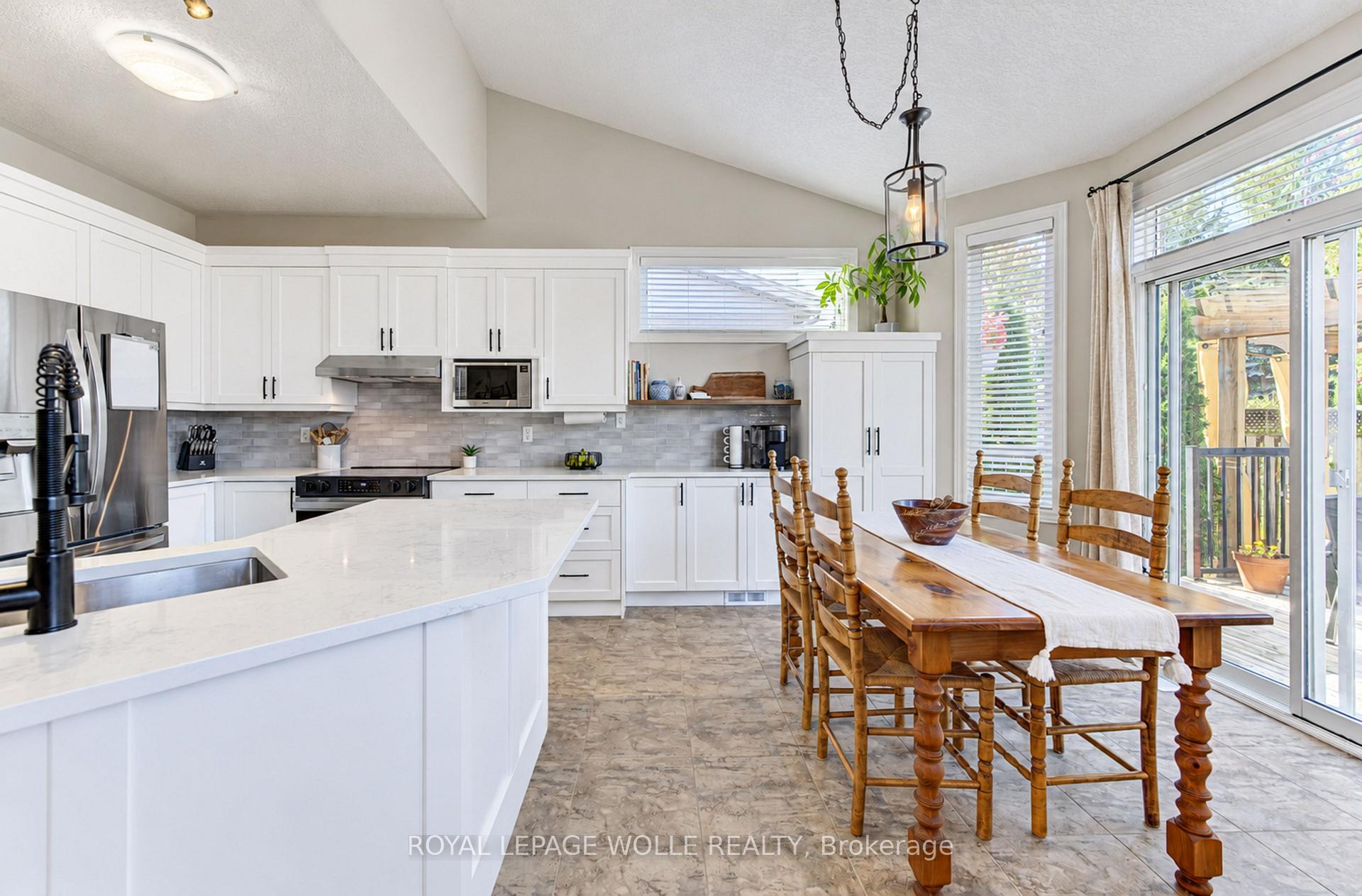 Photo 15 of 410 Sandy Cove Crescent, Waterloo, Eastbridge — HOMEH