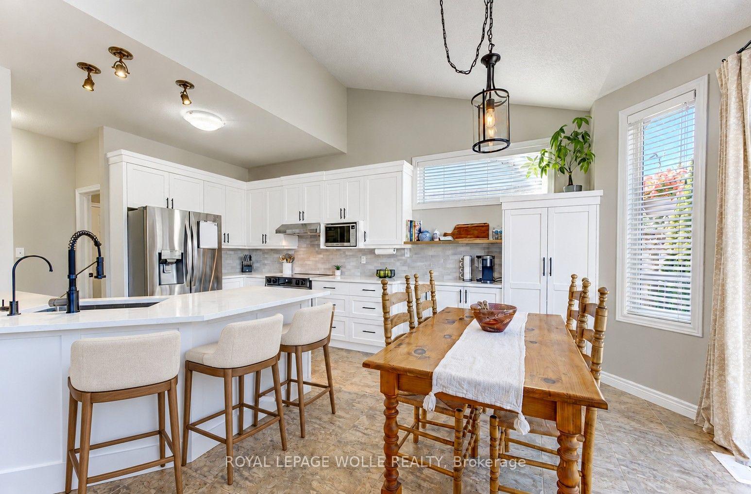 Photo 16 of 410 Sandy Cove Crescent, Waterloo, Eastbridge — HOMEH
