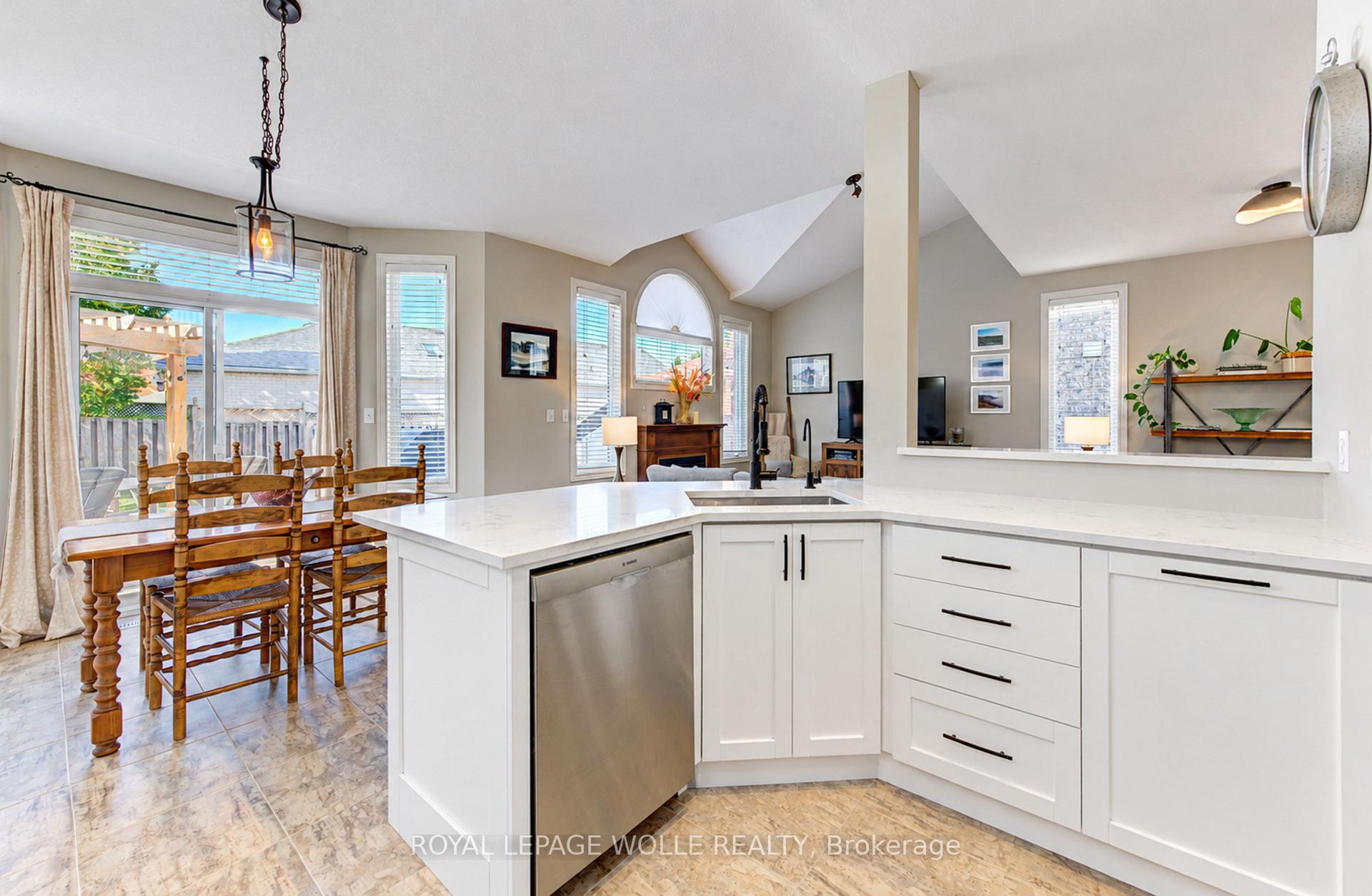 Photo 18 of 410 Sandy Cove Crescent, Waterloo, Eastbridge — HOMEH