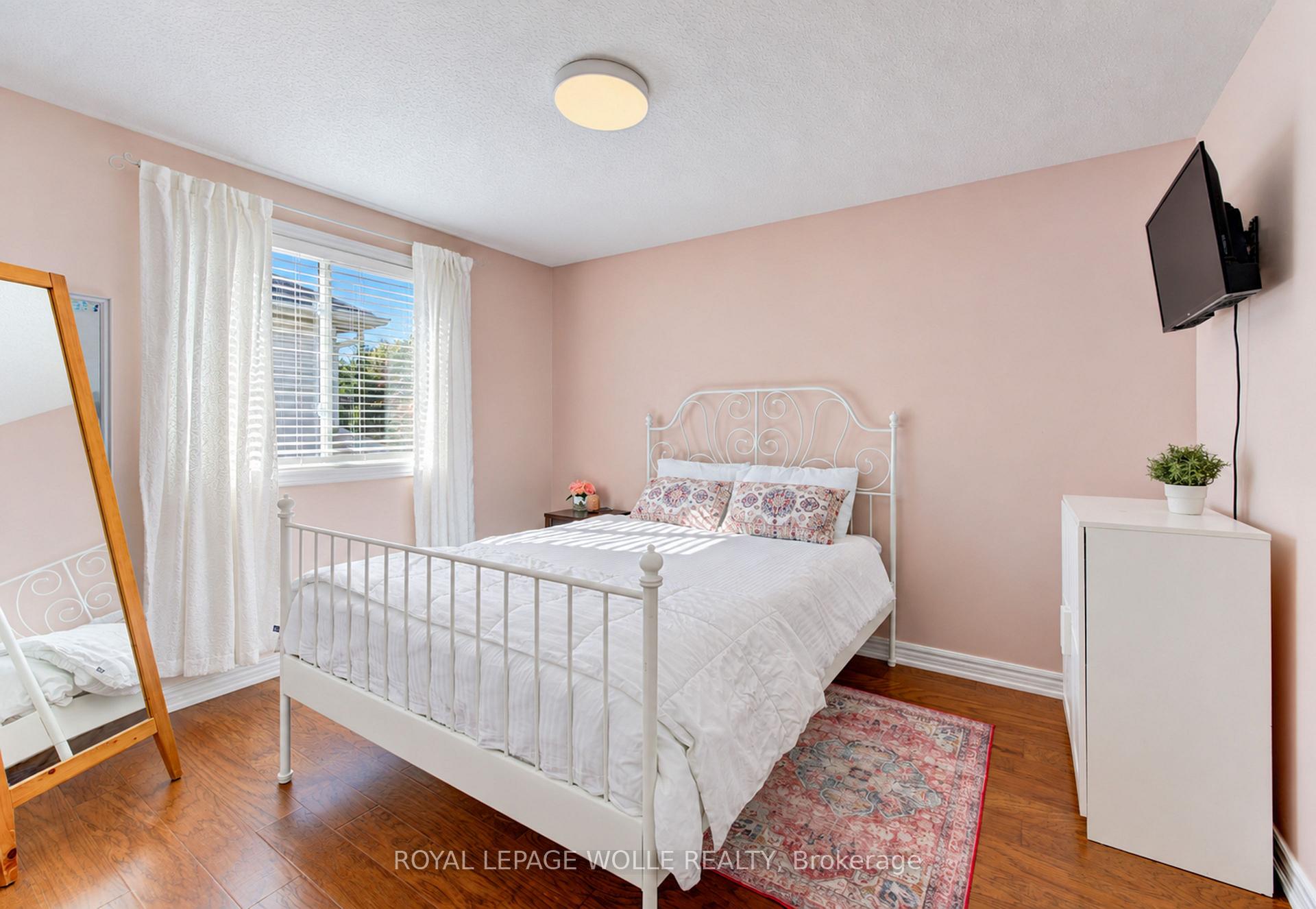 Photo 25 of 410 Sandy Cove Crescent, Waterloo, Eastbridge — HOMEH