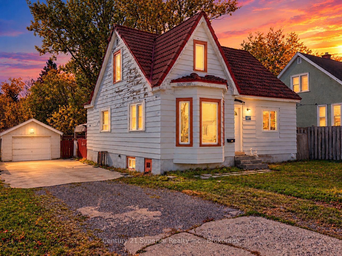 Photo 1 of 609 Van Norman Street, Thunder Bay, College Heights — HOMEH
