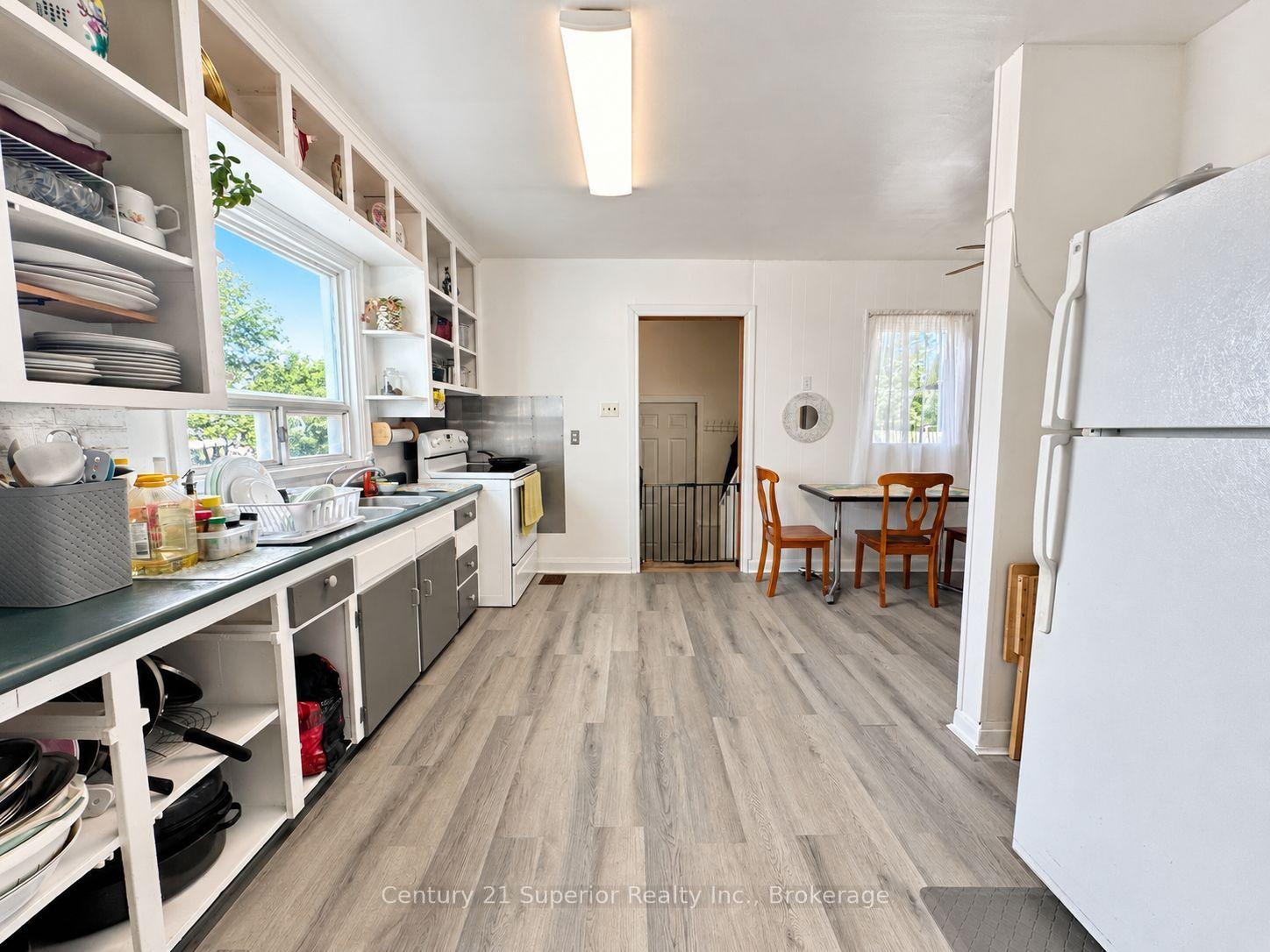 Photo 6 of 609 Van Norman Street, Thunder Bay, College Heights — HOMEH