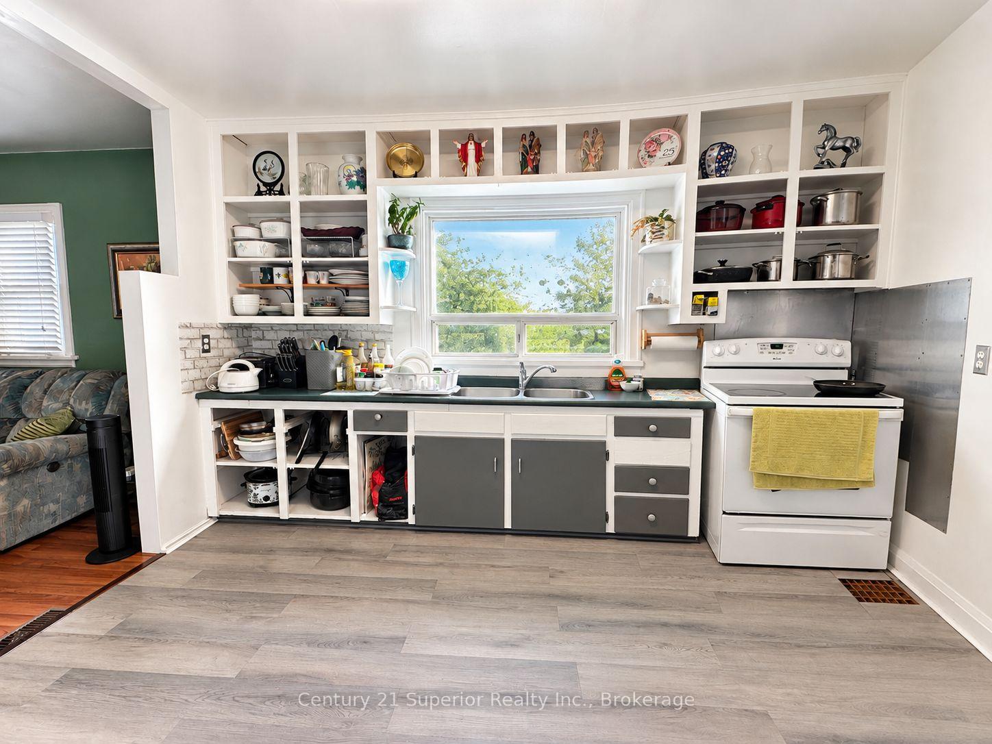 Photo 7 of 609 Van Norman Street, Thunder Bay, College Heights — HOMEH