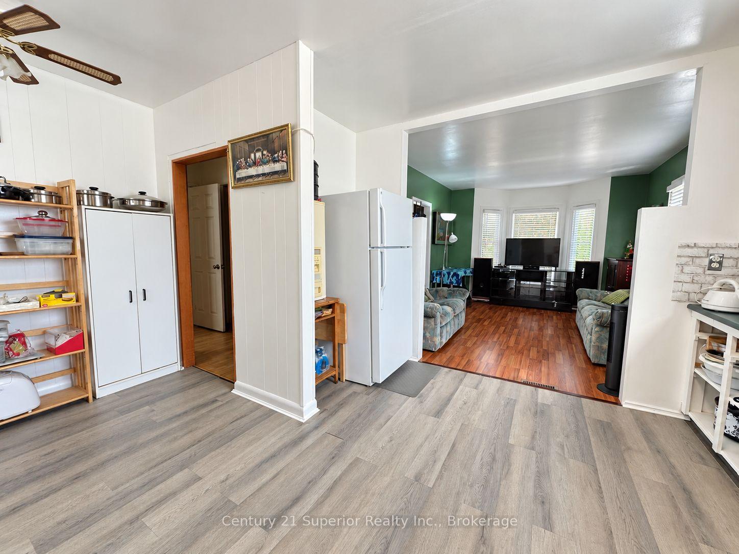 Photo 10 of 609 Van Norman Street, Thunder Bay, College Heights — HOMEH