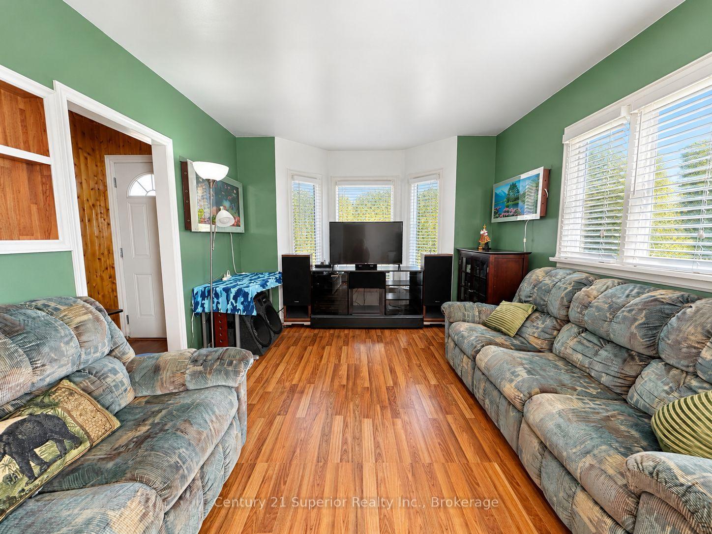 Photo 11 of 609 Van Norman Street, Thunder Bay, College Heights — HOMEH