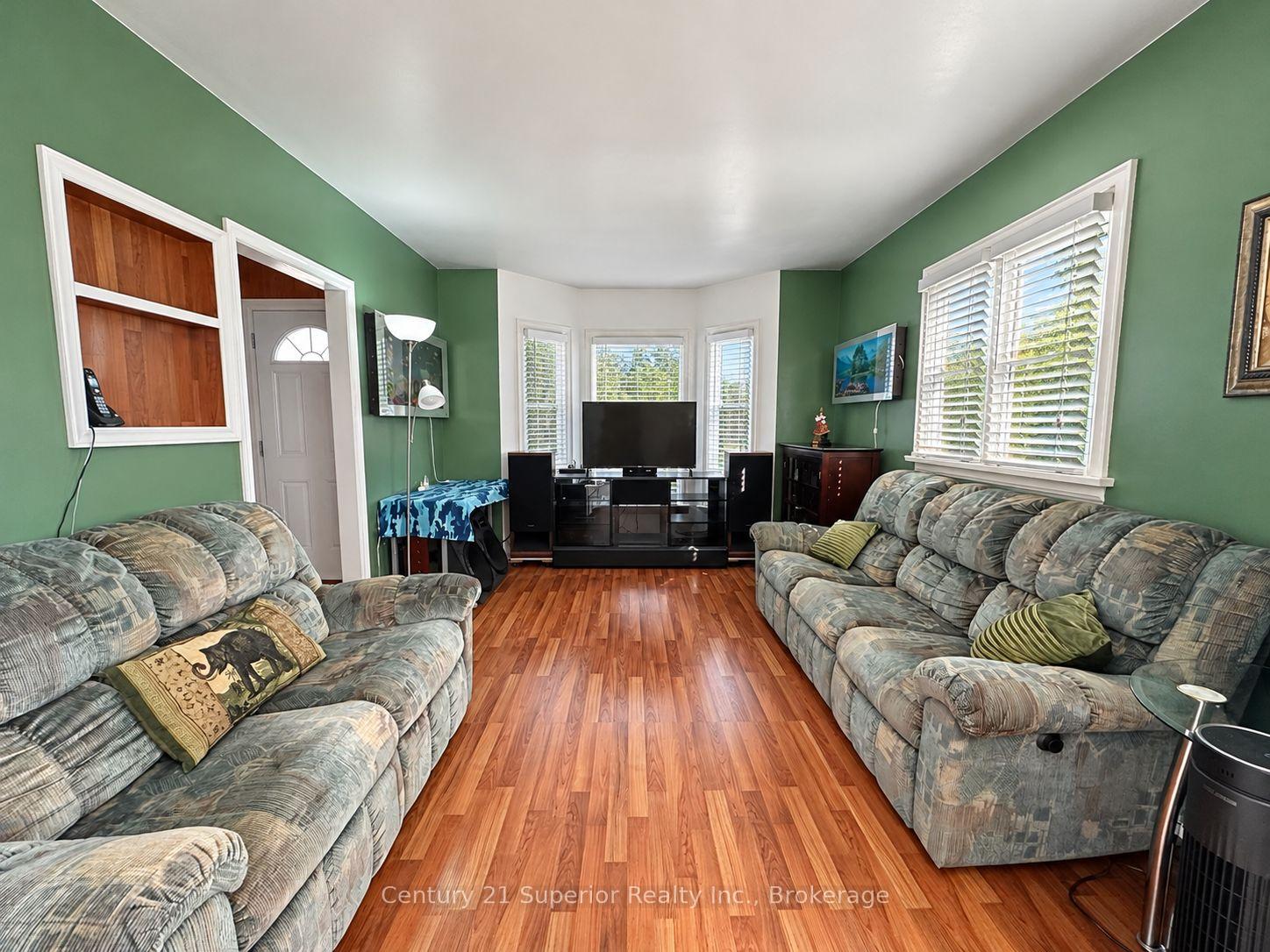 Photo 12 of 609 Van Norman Street, Thunder Bay, College Heights — HOMEH