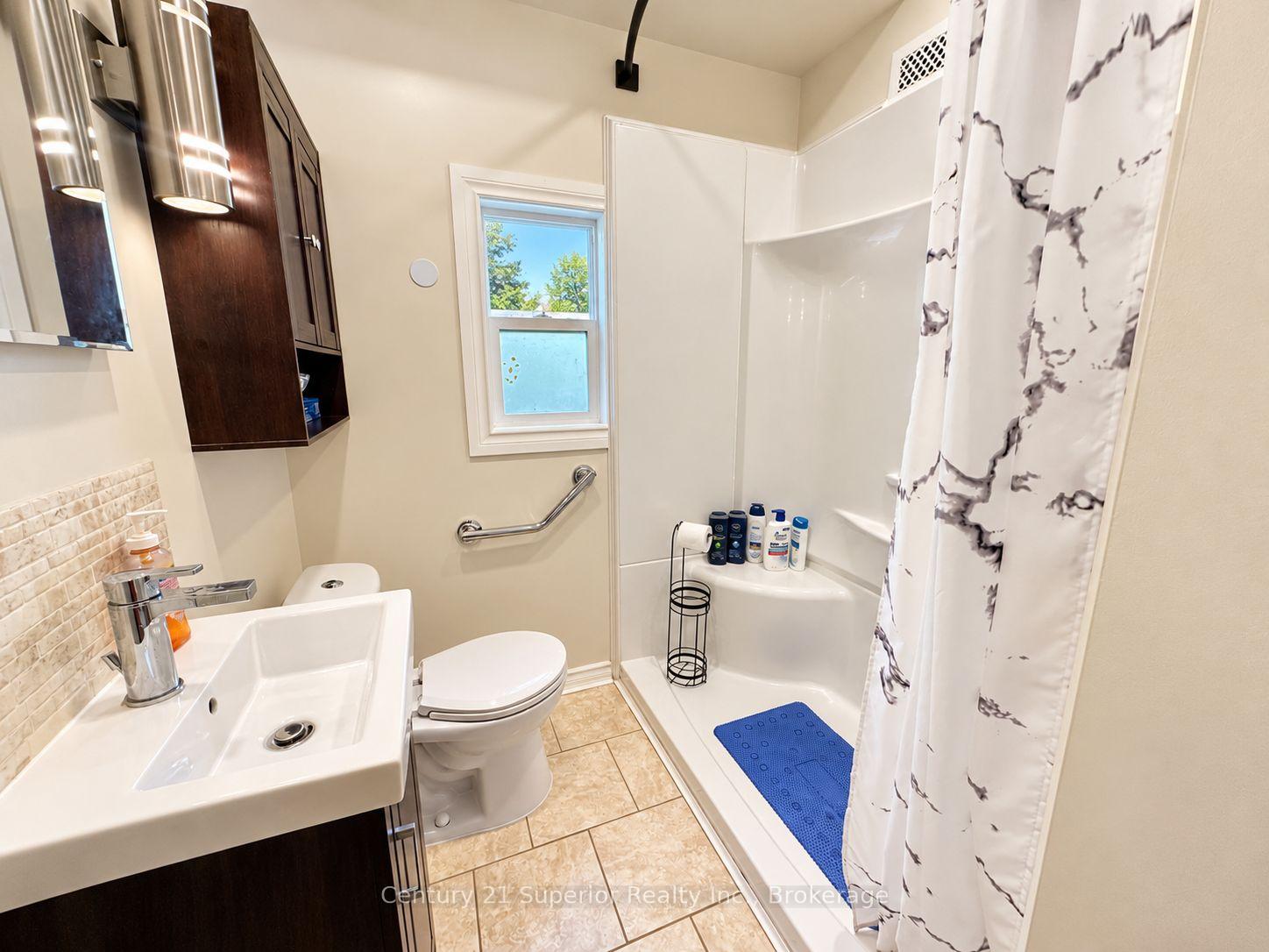 Photo 18 of 609 Van Norman Street, Thunder Bay, College Heights — HOMEH