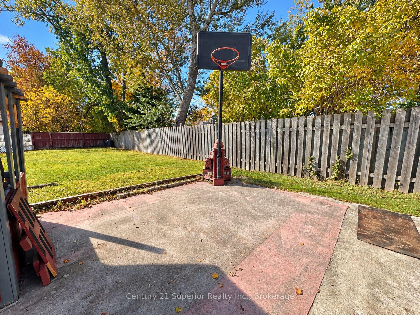 Photo 39 of 609 Van Norman Street, Thunder Bay, College Heights — HOMEH