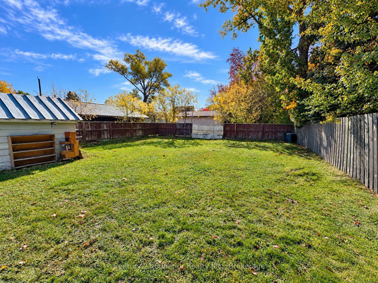 Photo 40 of 609 Van Norman Street, Thunder Bay, College Heights — HOMEH