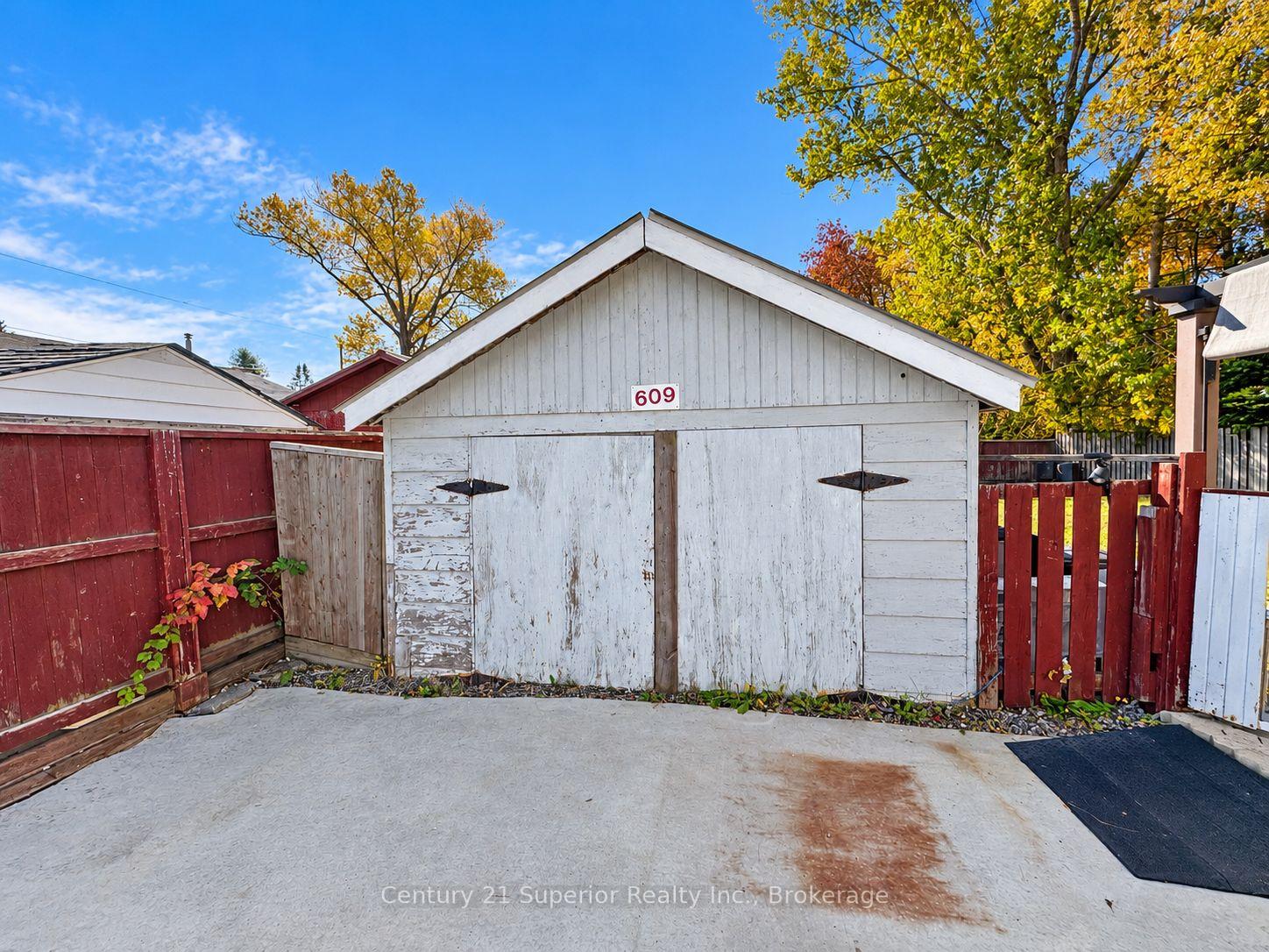 Photo 41 of 609 Van Norman Street, Thunder Bay, College Heights — HOMEH