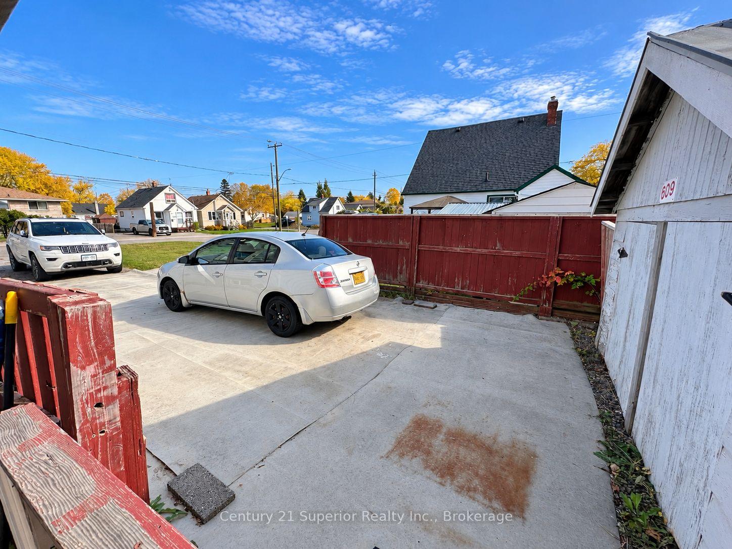Photo 44 of 609 Van Norman Street, Thunder Bay, College Heights — HOMEH