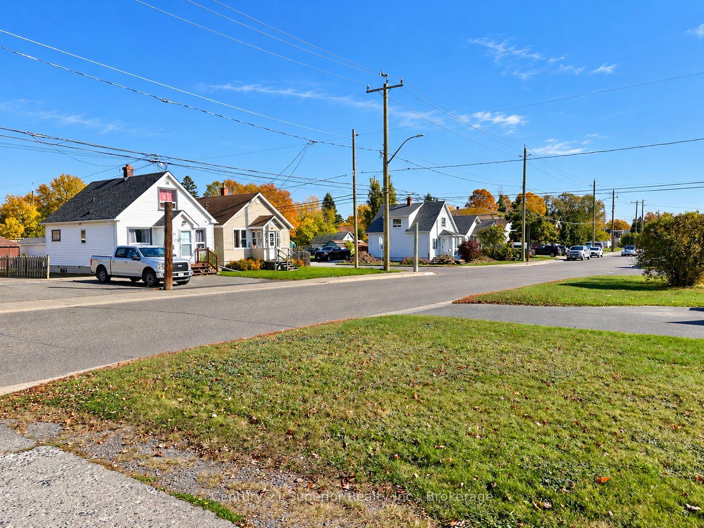 Photo 49 of 609 Van Norman Street, Thunder Bay, College Heights — HOMEH